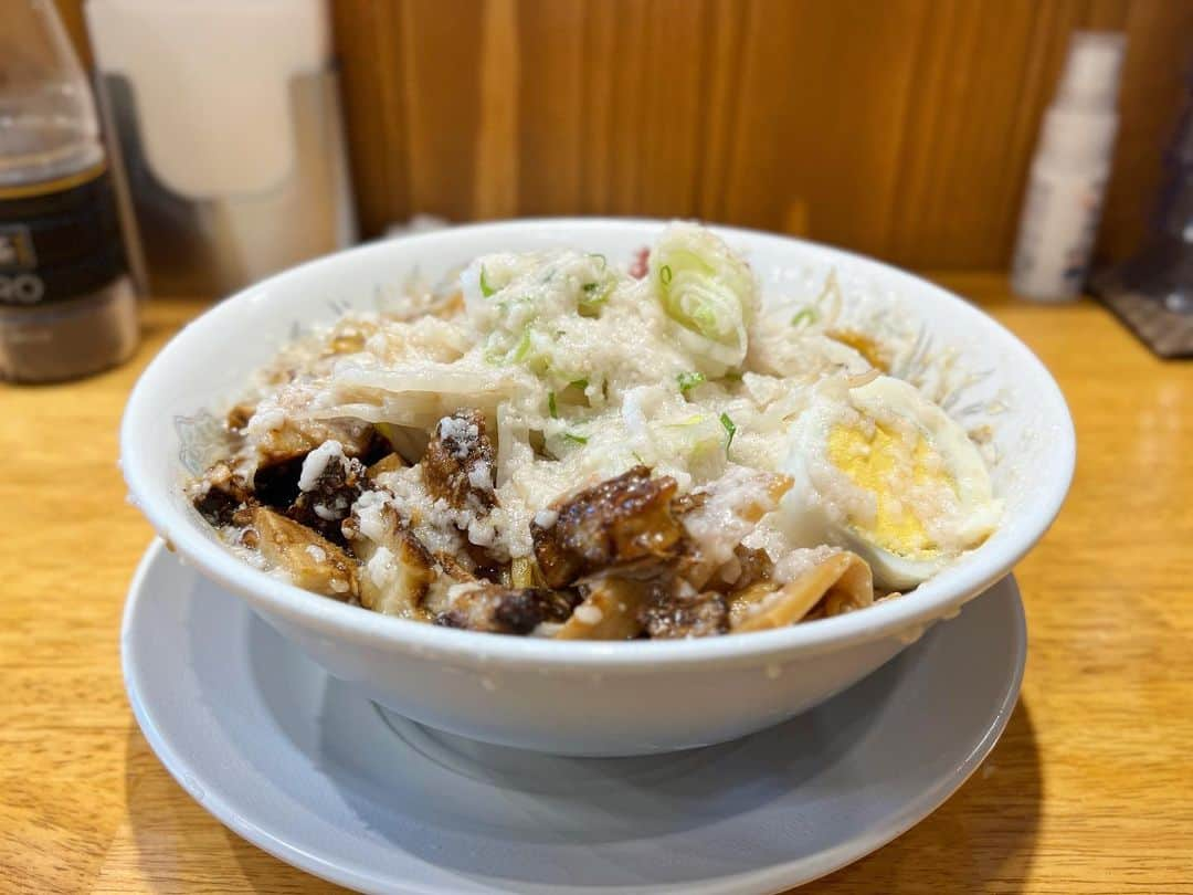 SUSURUさんのインスタグラム写真 - (SUSURUInstagram)「立川のラーメン あらしんさん。 大量に降り注ぐ背脂がハンパねえビジュアル。 醤油ダレと背脂ガッチリ効いててうまい！ #susuru_tv #ラーメンあらしん #立川 #東京 #油そば #うまい  #ラーメン #らーめん #ramen #ラーメン部 #ramennoodles #毎日ラーメン生活 #麺スタグラム #japaneseramen #japanramen #foodstagram #foodie #noodles #instanoodle #instaramen #instafood #東京ラーメン #背脂 #背脂チャッチャ系」8月8日 9時29分 - susuru_tv