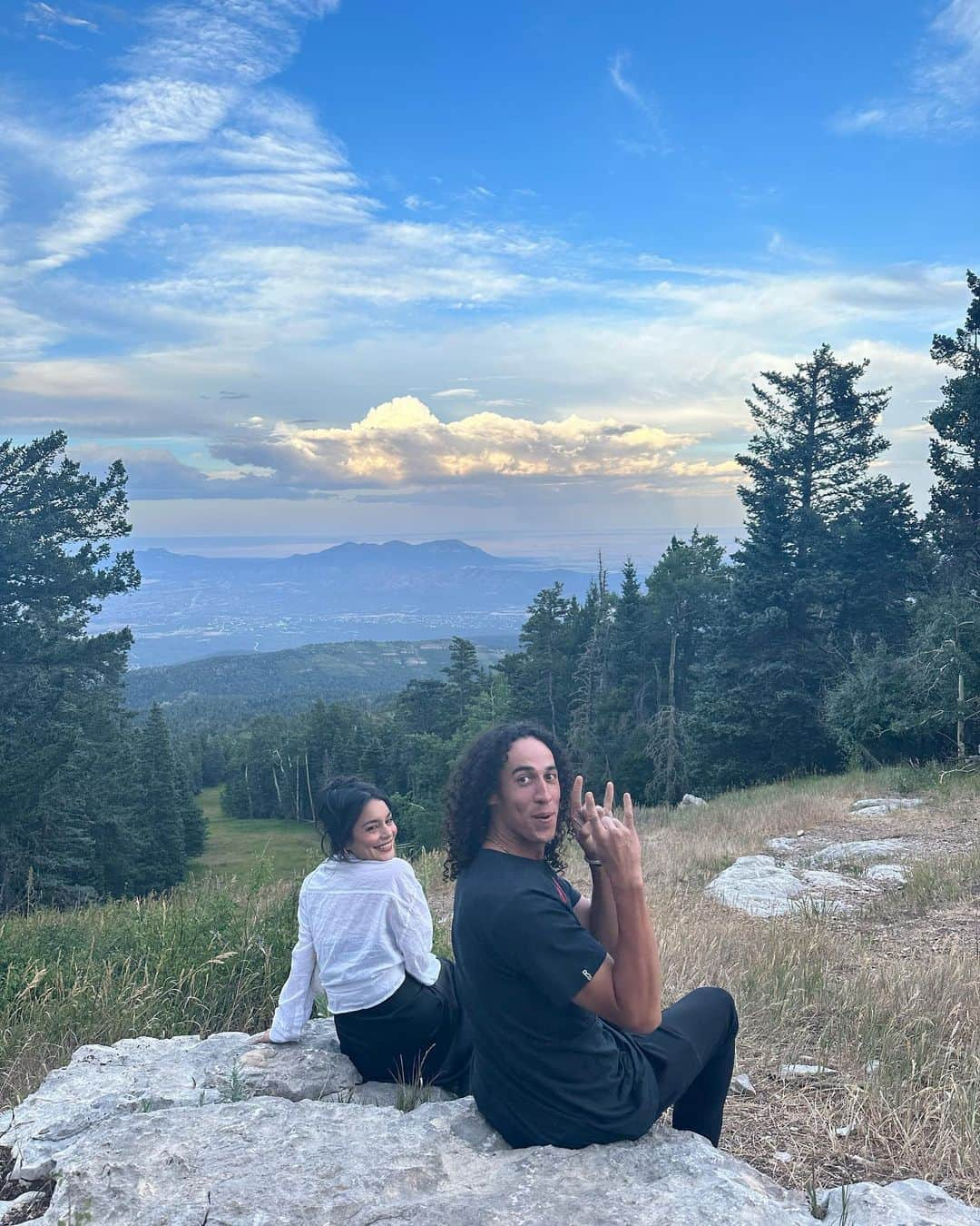 ヴァネッサ・ハジェンズさんのインスタグラム写真 - (ヴァネッサ・ハジェンズInstagram)「High altitude」8月8日 9時38分 - vanessahudgens