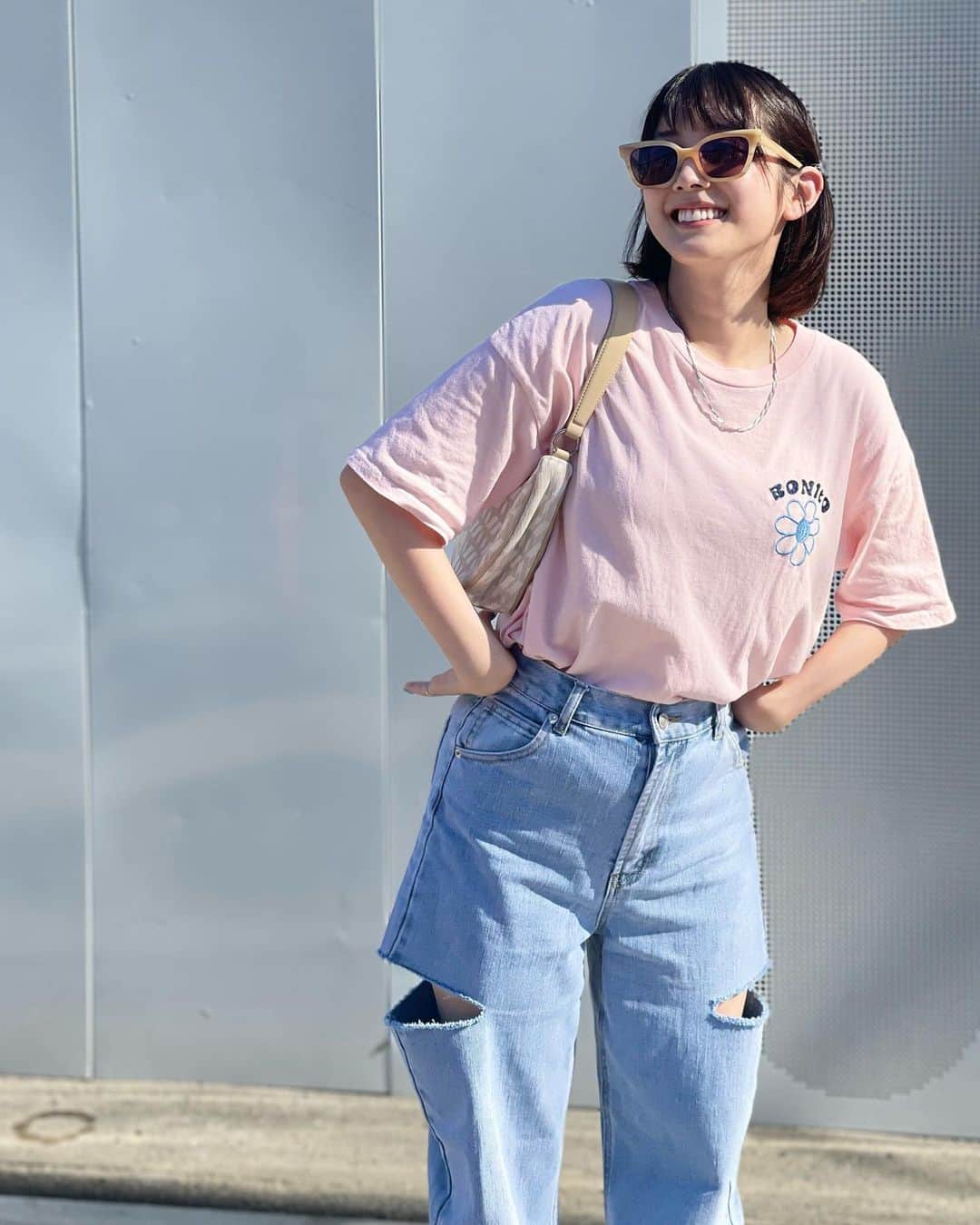 松田るかのインスタグラム：「🐠🌞🏝️🌺🐬 夏、工事現場前にて(？)」