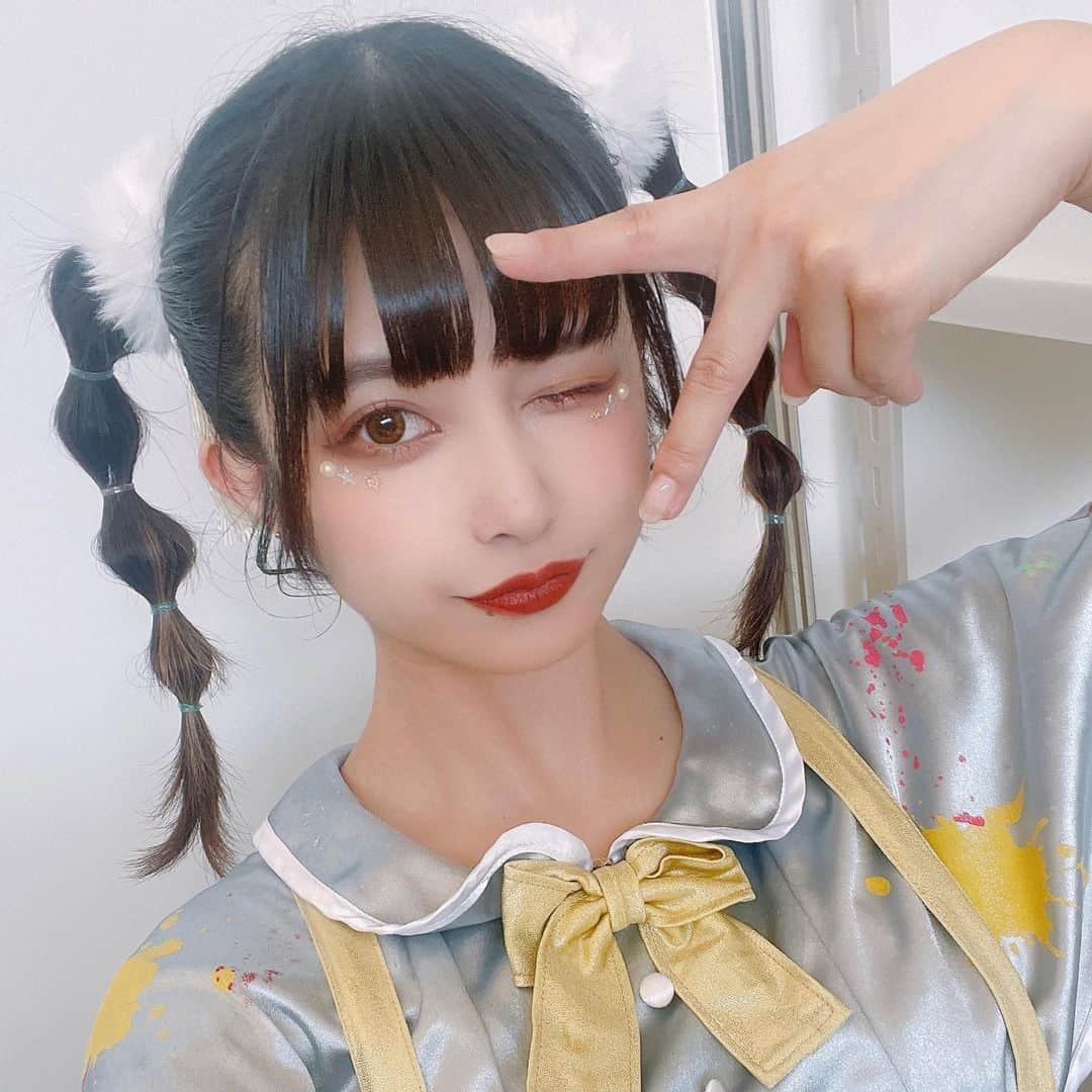 甘夏ゆずのインスタグラム：「ちゃんももプロデュースのミーツェネイルさんで今回もかわいくしてもらいました♡♡ よく見るとゴッサマカラーのキラキラ💫  最近ナチュラルだけど近くで見るとめちゃかわいい！なネイルにハマってますぽんす₍ᵔ· ̫·ᵔ₎」