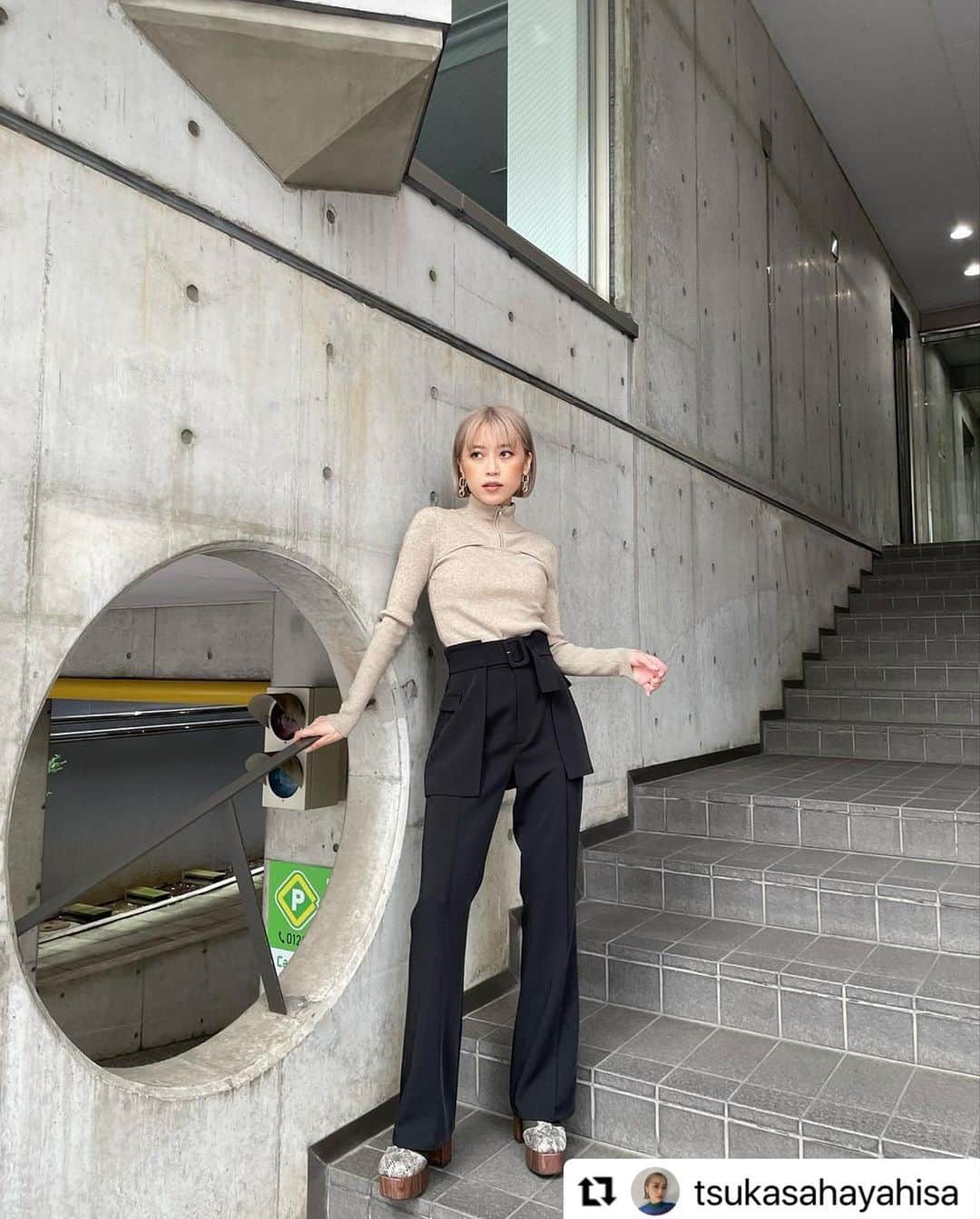 MURUAのインスタグラム：「#Repost @tsukasahayahisa with @use.repost ・・・ 今週の新作♡ 週末に入荷する #ラップベルトフレアパンツ 今年の推しパンツです☝️笑  トレンドのレイヤードデザインがポイント！ ハイウエストでスタイルアップも叶うので ぜひぜひヒールで合わせてね🥰  夏から使えるサラサラした素材だから、 今の時期はTシャツでカジュアルに着ると可愛い気がする🤔  @tsukasahayahisa のTOPから見てください✨ 【MS_07364】のクーポンコードで10％OFFも お忘れ無く〜🦋  #murua #murua_snap #ootd #ootdfashion #coordinate #fashion #murua2023aw」