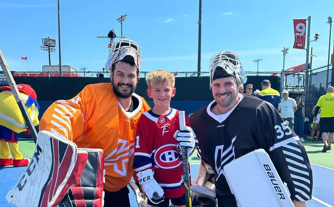 ビクトリア・アザレンカさんのインスタグラム写真 - (ビクトリア・アザレンカInstagram)「Montreal without hockey is non existent for us 😂 🥅 🏒  @obnmontreal  So fun to meet all the players  And Leo’s top shelf goal #proudmom」8月8日 10時38分 - vichka35