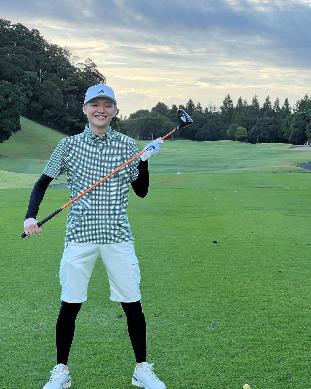 藤井達也のインスタグラム：「なんかおもろい写真www  甘々の116でした😅⛳️  いやー難しいwww  そして初のバーディー取れたー👏w #ゴルフ」
