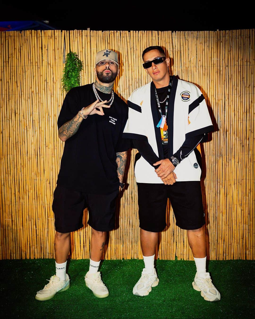 NICKY JAMのインスタグラム：「Un dato… @nickyjam ha sido el único artista q ha desaparecido de la escena por mas de 10 años y, a su regreso, tuvo más de 5 #1 globales… con ese man es q trabajo yo! 🙏🏼🙏🏼🙏🏼」