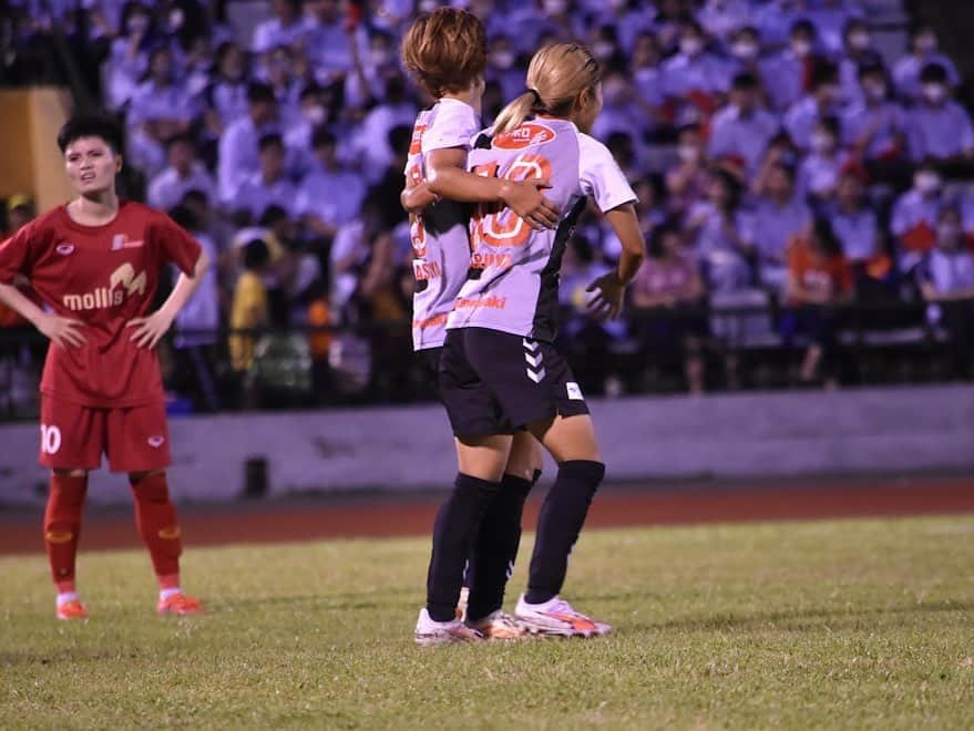 増矢理花さんのインスタグラム写真 - (増矢理花Instagram)「. 親善試合🇻🇳 3-0WIN！ @inac_kobe_official  #inac神戸レオネッサ  #ベトナム」8月8日 11時19分 - rikamasuya