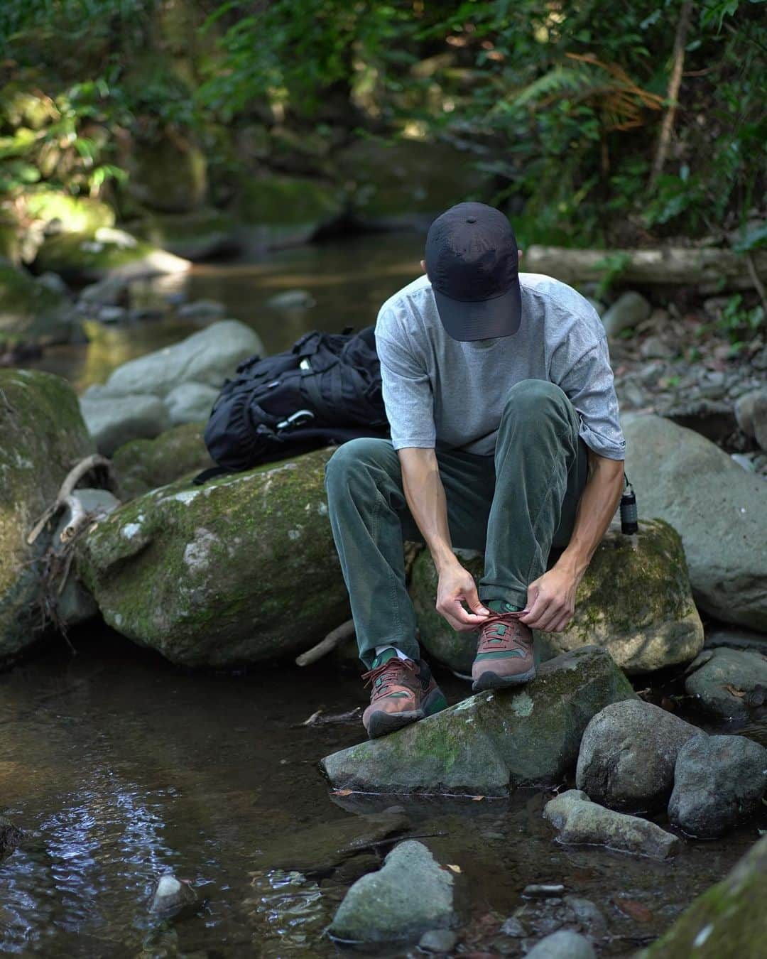 ROOT CO. Designed in HAKONE.さんのインスタグラム写真 - (ROOT CO. Designed in HAKONE.Instagram)「. New products.  PLAY Stretch Corduroy Pants  ペインターパンツテイストのストレッチコーデュロイパンツ「PLAY Stretch Corduroy Pants」の販売を開始いたしました。 ぜひご確認下さい。 https://root-co.net/news-20230808/  ワークスタイルの定番アイテム「ペインターパンツ」のテイストに、ROOT CO.ならではのアレンジを加えたオリジナルのコーデュロイパンツ。 ポケット位置やハンマーループ等、ペインターパンツの特徴的なギミックはそのままに、程良いサイズ感とシルエットに仕上げました。 保温性と吸湿性に優れ、秋冬のアウトドアから日常まで幅広く着用が可能なコーデュロイ素材を採用しています。  商品名：PLAY Stretch Corduroy Pants 販売価格：11,500円（税込） カラー：グレー・グリーン・ブラウン  #root_co #rootco #stretchcorduroypants #corduroypants #outdoor #outdoors #camp #camping」8月8日 11時20分 - root_co_official