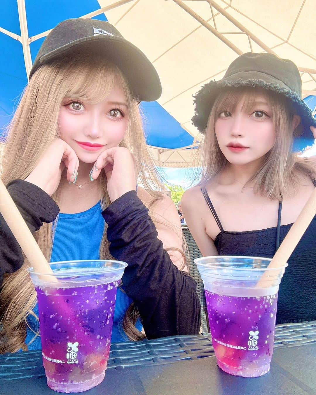 でいじーさんのインスタグラム写真 - (でいじーInstagram)「2人ともたまたま帽子被ってた🧢 帽子まぢ正解だった、なかったら頭死んでた  #ラベンダー#ラベンダー畑#たんばらラベンダーパーク #たんばら#ソーダ#炭酸#北関東旅行#5万株のラベンダー #関東最大級のラベンダー畑 #群馬#群馬の魅力#フォトスポット#花畑#flower#花#むらさき#歌舞伎町#コンカフェ#キャバ嬢#キャバクラ#ホスト#夜職女子#バケハコーデ #かわいい#夏空#あつすぎ #真夏 #北関東#ツアー#キャップコーデ」8月8日 11時32分 - anyadevix