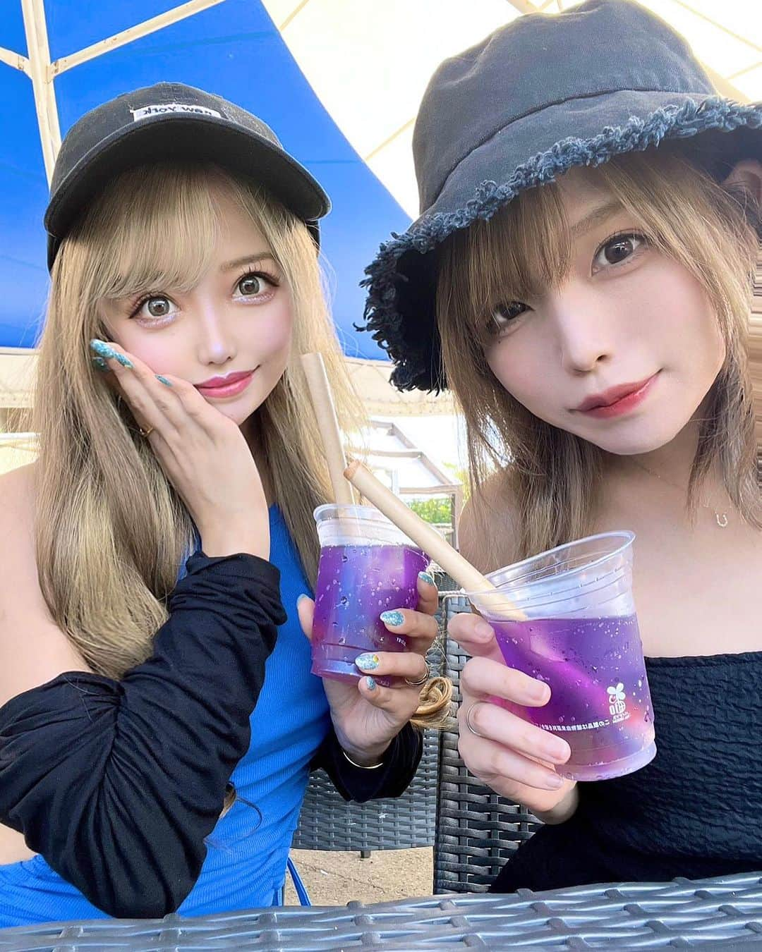 でいじーさんのインスタグラム写真 - (でいじーInstagram)「2人ともたまたま帽子被ってた🧢 帽子まぢ正解だった、なかったら頭死んでた  #ラベンダー#ラベンダー畑#たんばらラベンダーパーク #たんばら#ソーダ#炭酸#北関東旅行#5万株のラベンダー #関東最大級のラベンダー畑 #群馬#群馬の魅力#フォトスポット#花畑#flower#花#むらさき#歌舞伎町#コンカフェ#キャバ嬢#キャバクラ#ホスト#夜職女子#バケハコーデ #かわいい#夏空#あつすぎ #真夏 #北関東#ツアー#キャップコーデ」8月8日 11時32分 - anyadevix