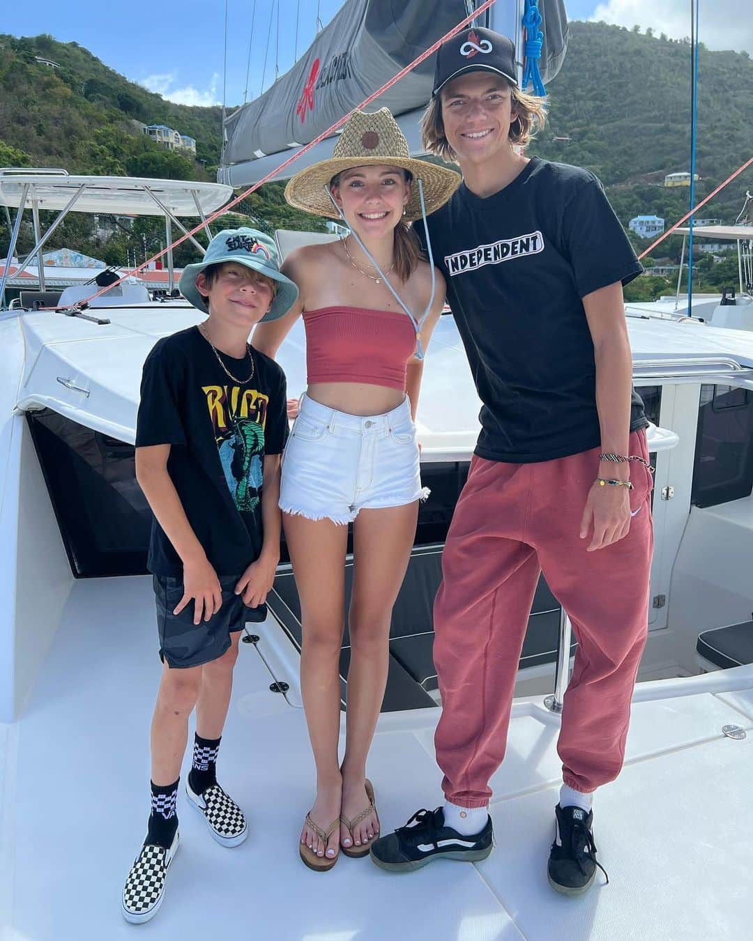 ジェシカ・シーバさんのインスタグラム写真 - (ジェシカ・シーバInstagram)「This summer was one of milestones 🪷 First jobs for Jack & Zoe, first driving permit, sailing in the British Virgin Islands for the bigs, softball and baseball wins, backyard harvests, endless pool dates and movie nights. Together. Lucky. ❤️」8月8日 11時26分 - mommasgonecity