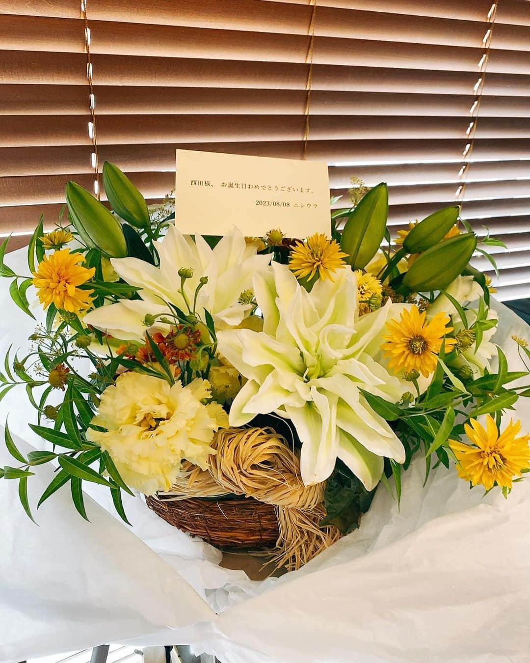 堤信子のインスタグラム：「今日8月8日は、家族の58歳のＢＤ。 午前中より、暑さを和らげてくれる美しいお祝い花の数々をありがとうございます^_^」