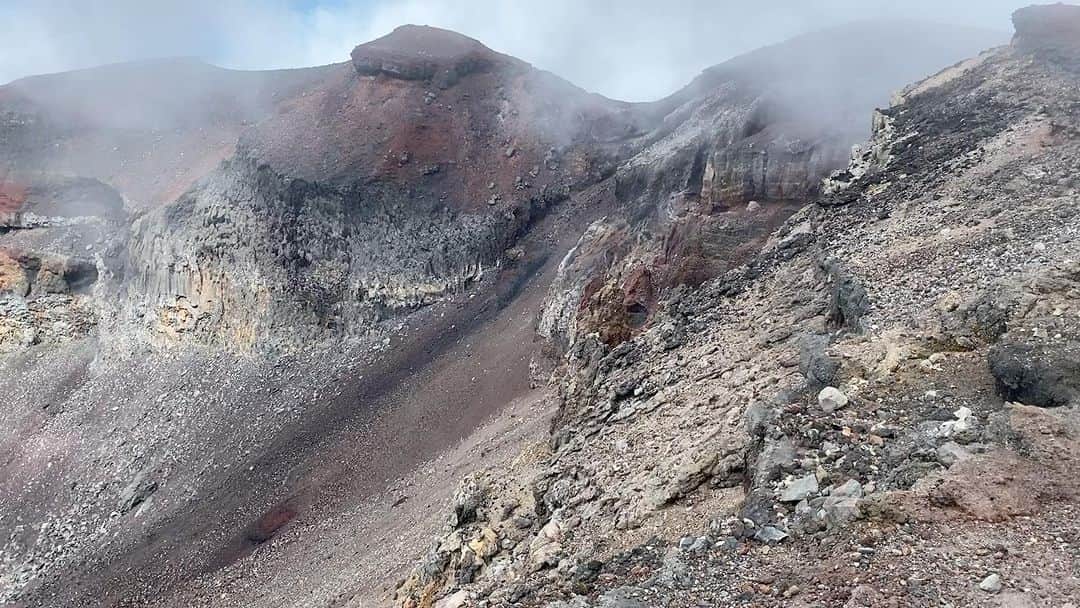 野口健のインスタグラム：「富士山の山頂の様子です。  #富士山#野口健」