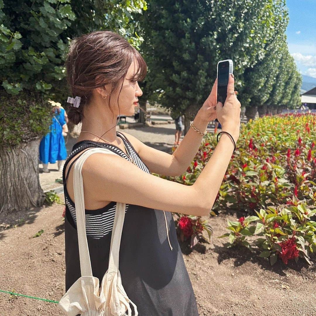 田南瑠衣さんのインスタグラム写真 - (田南瑠衣Instagram)「今年は早々に美白ボディー諦めました😀🔥 そしてどんどん肩がたくましくなっていく😃💪🏼  みんなお盆の予定は決まってる？🌺🌈🍧  毎日ぐったりする暑さだけど テンション上がる夏！！！ 素敵な思い出がいっぱいできますように♡♡  #妊婦コーデ #ヘアアレンジ #男の子ママ #ママコーデ #ママファッション #マタニティコーデ #2人目妊娠中 #ファッションコーデ #コーディネート #コーデ #ファッション #instagood #instalike #instafashion」8月8日 11時37分 - k.r0303