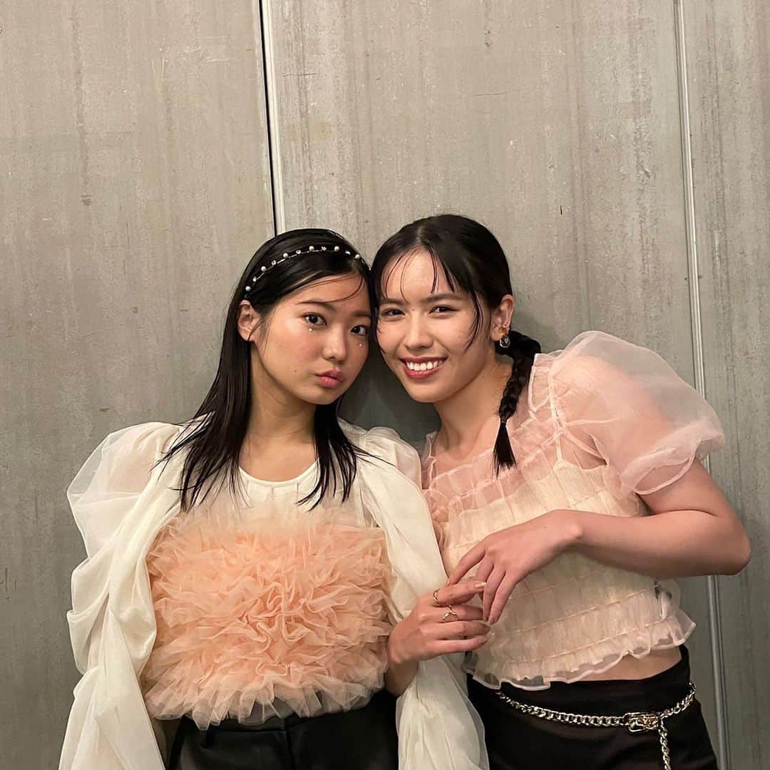 のインスタグラム：「. やっほー かみこです🧌🌟  写真フォルダ見てたら可愛いのあったのでこちらに載せますね🥰  anan撮影の時の #ンヌんぬ 💚🩷」