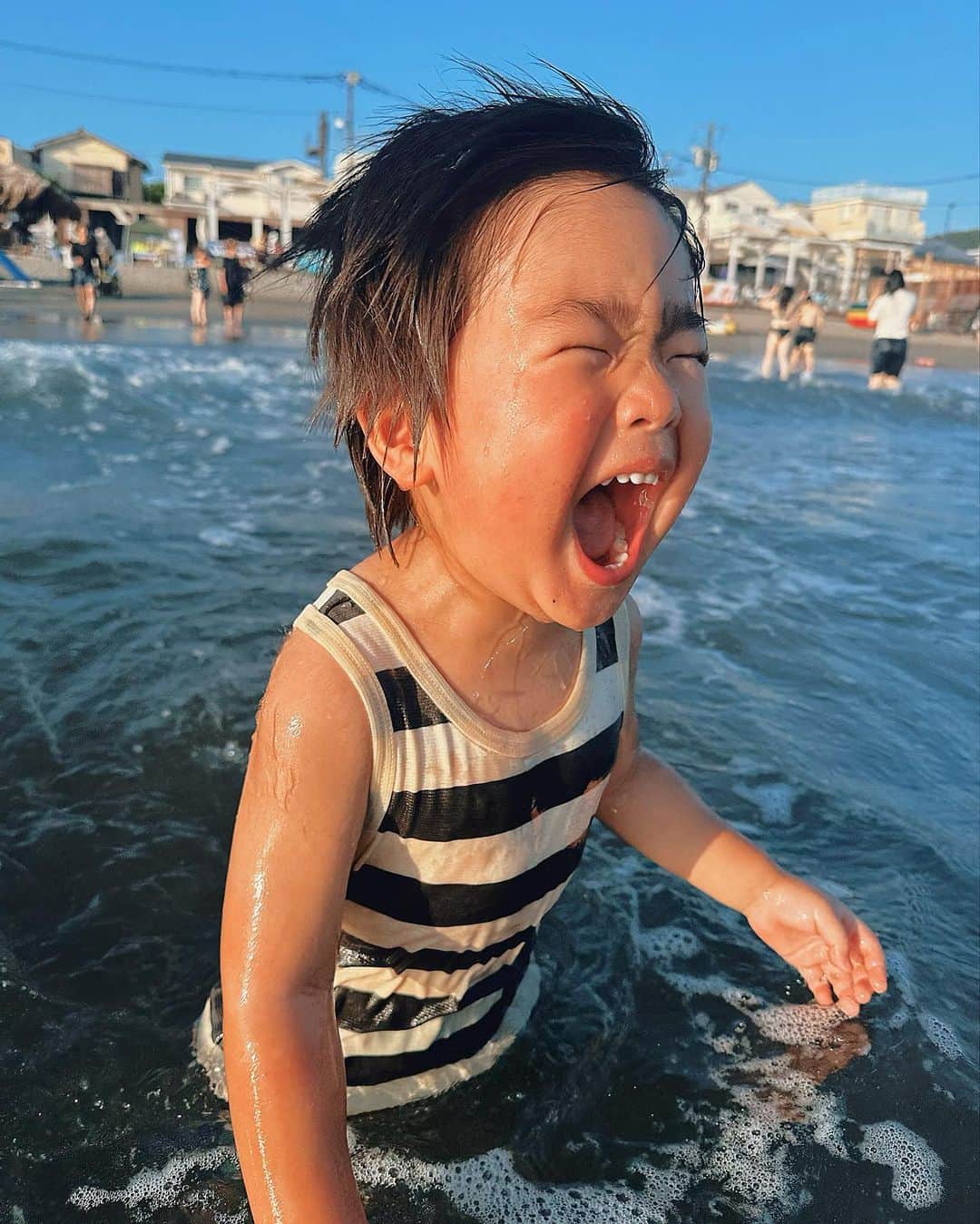 角田麻央さんのインスタグラム写真 - (角田麻央Instagram)「🩵🩵🩵 この笑顔が1番のエネルギーやな 海にいる時が1番自分らしくいれる 夏が似合う3歳児アワード私的No.1🌻 #夏休み #3歳男の子 #男の子ママ #👩‍👦」8月8日 11時45分 - maotsunoda888