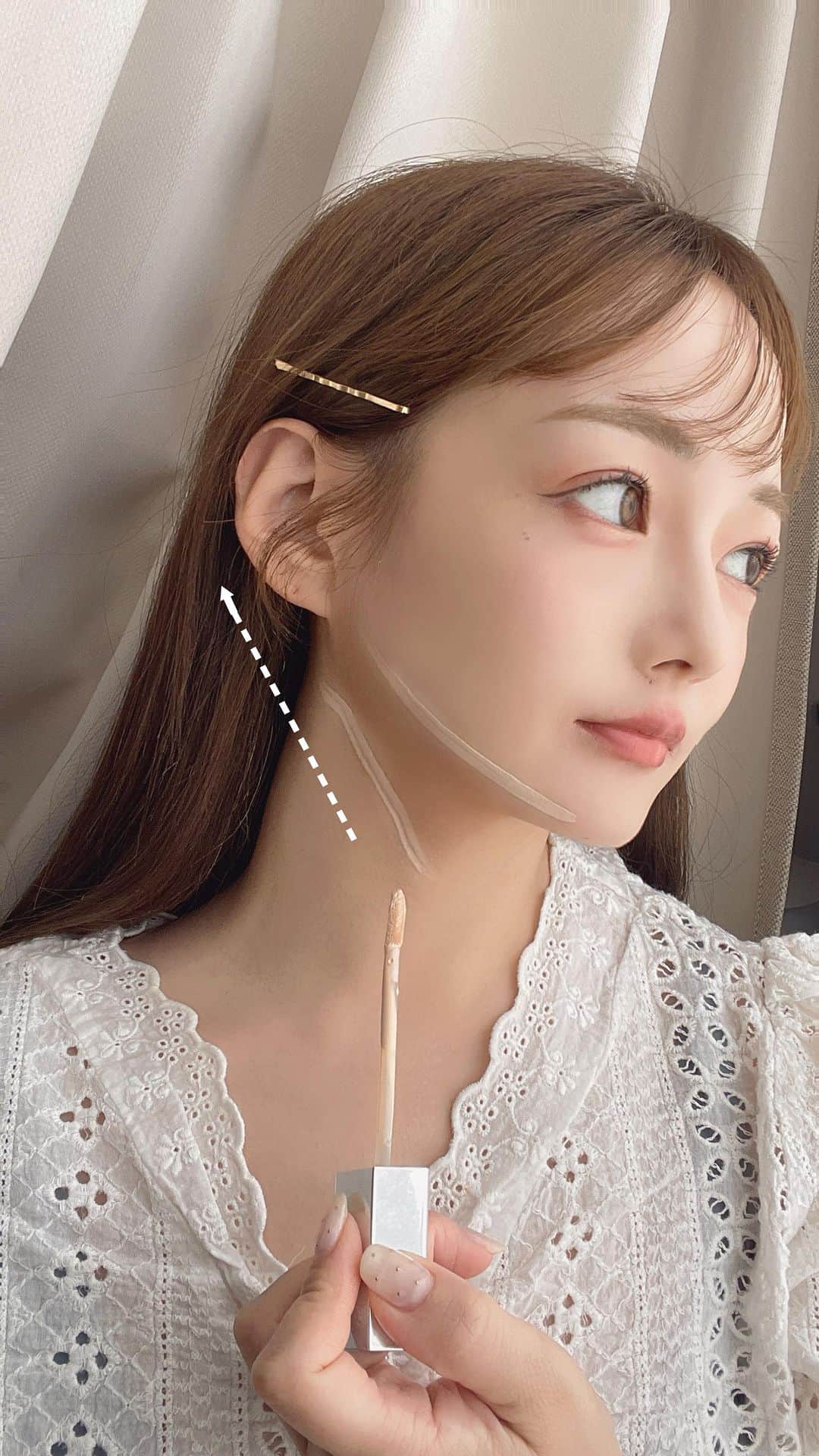 大田くるみのインスタグラム：「【-3kg見せシェーディング✨】 ぼんやりとした輪郭をシュッと見せる方法♡  メイベリンのスティック、愛用してたんだけど もしかしたら廃盤になっちゃったかも……！😱  シェーディングスティックなら なんでも大丈夫です♡ . . . #コントゥアリング  #コンシーラー #ベースメイク」