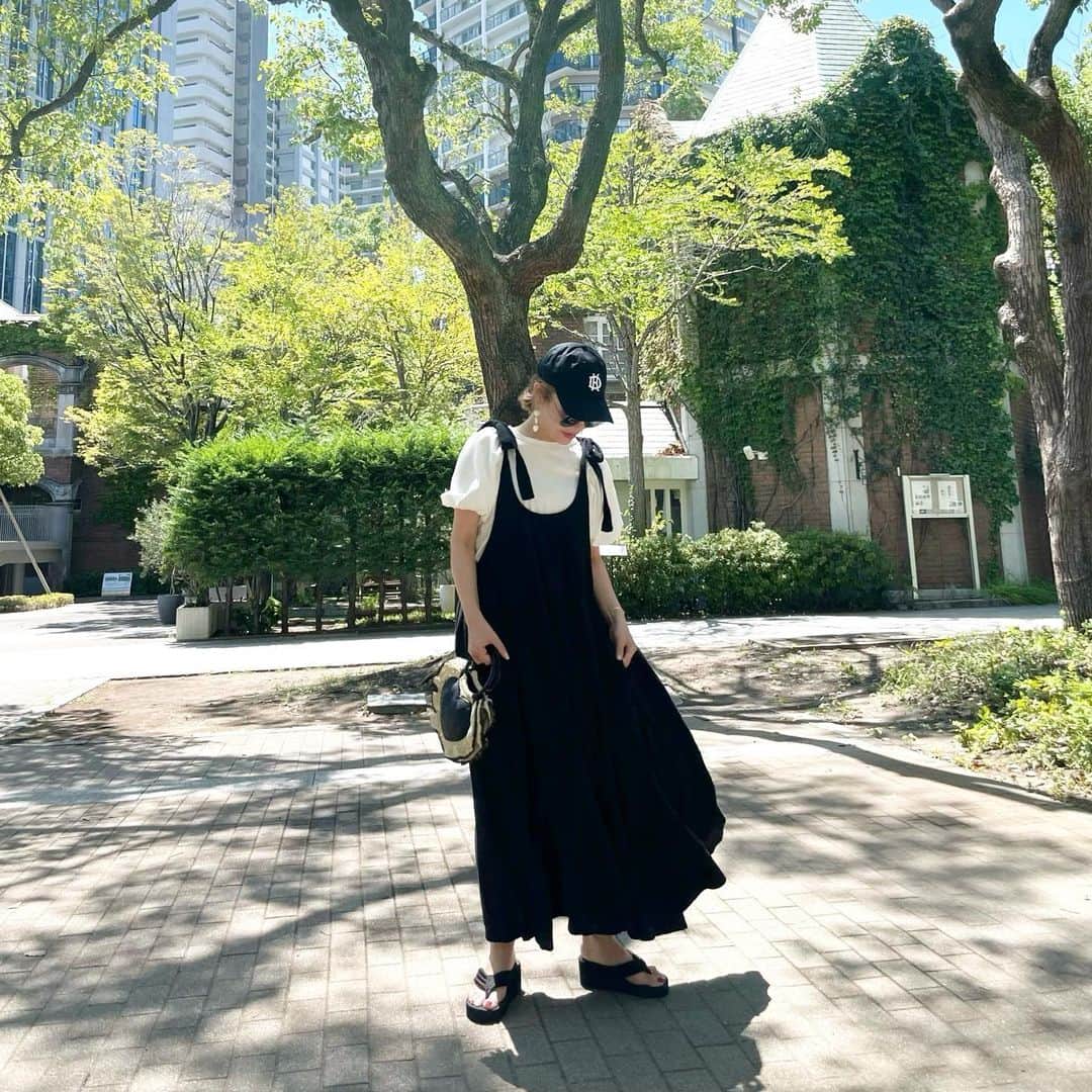 rinのインスタグラム：「⁡ @baybeeonline_ ワンピ ブラック大活躍しすぎてます😍 ⁡ @glowplus_ イヤリングと共に 22:00各WEBにて販売startです🤍 ⁡ ⁡ ⁡ ⁡ ⁡ ⁡ ⁡ ⁡ #fashion#ootd#outfit#coordinate#baybeeonline#glowplus#hiand#ファッション#コーデ#大人カジュアル#カジュアル」