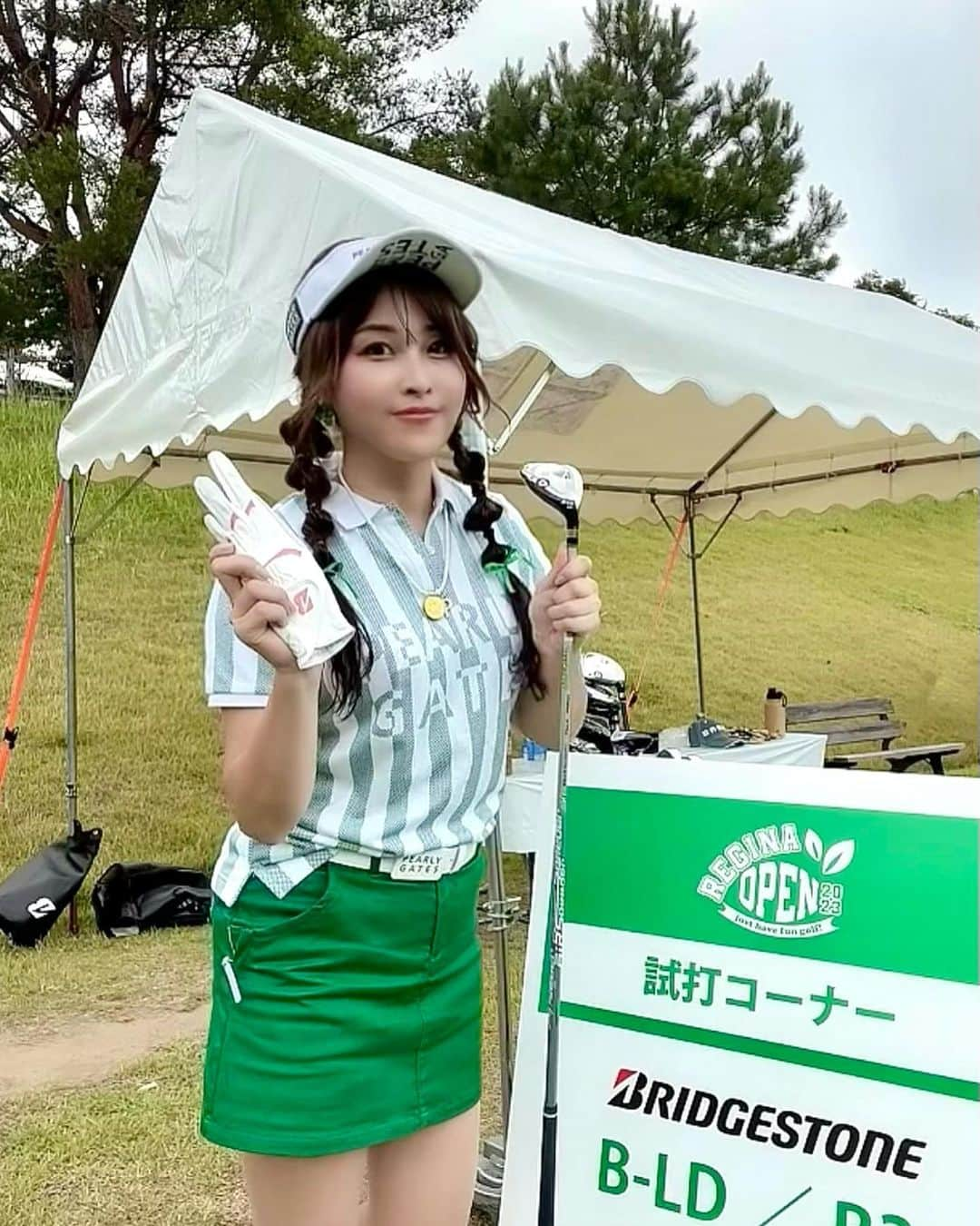 mikaさんのインスタグラム写真 - (mikaInstagram)「♥︎︎∗︎*  💚Regina Open 2023💚  @bridgestonesports_golf のブースで UTとアイアンを打ってきたよ🏌️‍♀️  ラクに弾道高めのボールが打ててコレは 飛距離アップのいい武器になりそう✨  グローブももらっちゃった♡  #ブリヂストンゴルフ#reginaopen2023 #pr #golf #ゴルフ #ゴルフ女子 #試打会 #レジーナオープン」8月8日 12時05分 - _mika.___