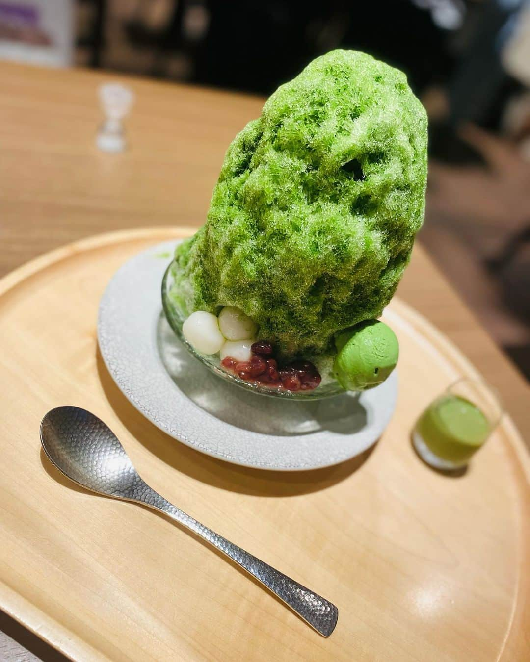 菜那くららさんのインスタグラム写真 - (菜那くららInstagram)「🍧✨✨  お抹茶かき氷🍵💚  これまた美味でした…☺️  京都のような街並みで ホッと癒される空間でした😮‍💨💓  #かき氷 #抹茶」8月8日 12時25分 - nana_kurara