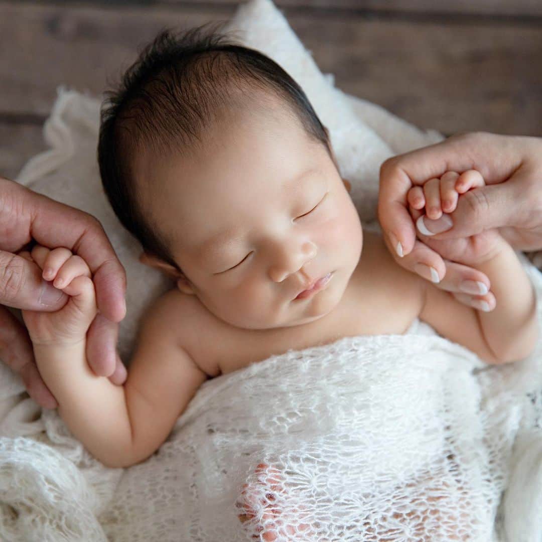 Reikaさんのインスタグラム写真 - (ReikaInstagram)「Newborn photo 2 親バカ投稿続きます🥹🩵 お気に入りのが選べなくて 結局こんなに多く投稿してしまいました😆  #babykeilly  #newbornphotography  #ニューボーンフォト」8月8日 12時18分 - reikamarianna