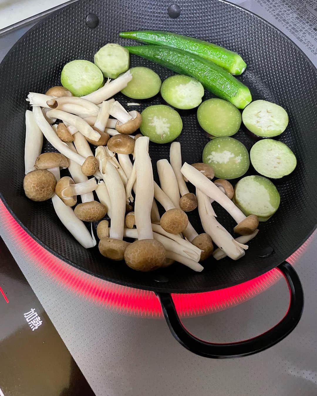 飯島直子さんのインスタグラム写真 - (飯島直子Instagram)「こんにちは^ - ^♪ 今朝もムシムシと暑いです 台風が近づいてきてる ...