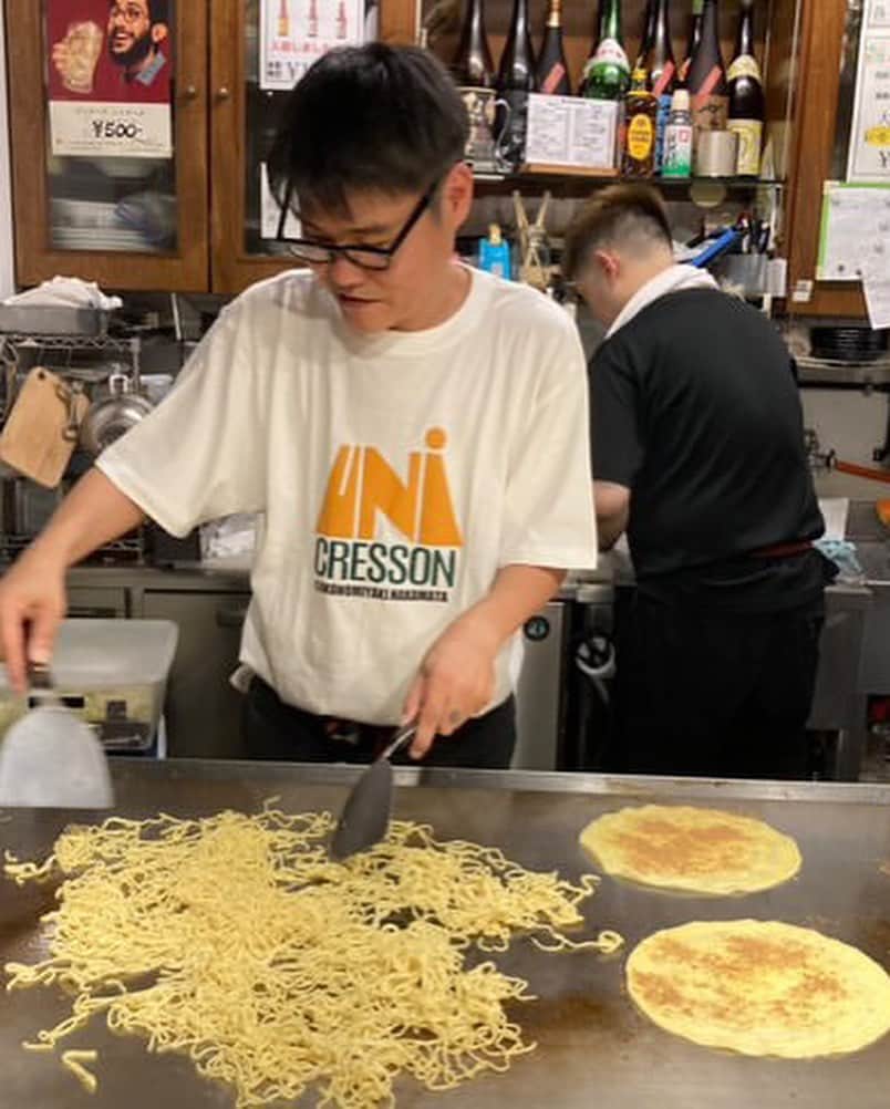 松田岳二のインスタグラム：「SUMMER TRIP #4 2023.8.7.広島  "お好み焼きと鉄板焼きの店なかまた" 1日店長、無事勤め上げました。 ご予約たくさんありがとうございました！なかまっちゃんに感謝！ そしてアフターパーティー、EDGEなんて良い流れすぎました。  もっと焼きたいので年明けにまたやらせてもらいます。練習しとかんとね  #サマトリ2023 #summertrip2023 #サマトリ」