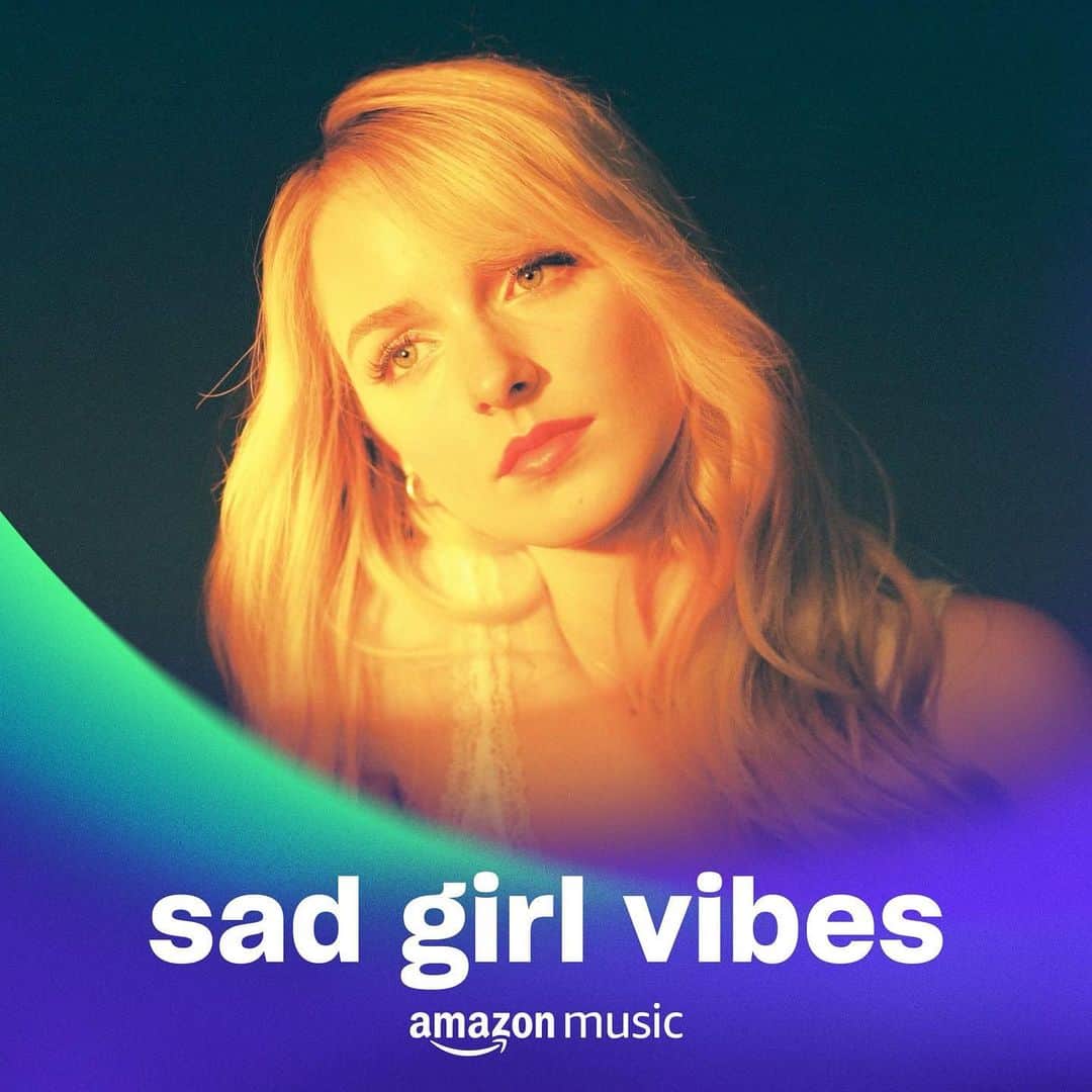マケナ・グレースのインスタグラム：「Thank you Amazon Music🖤Casual Kisser song and music video out now」