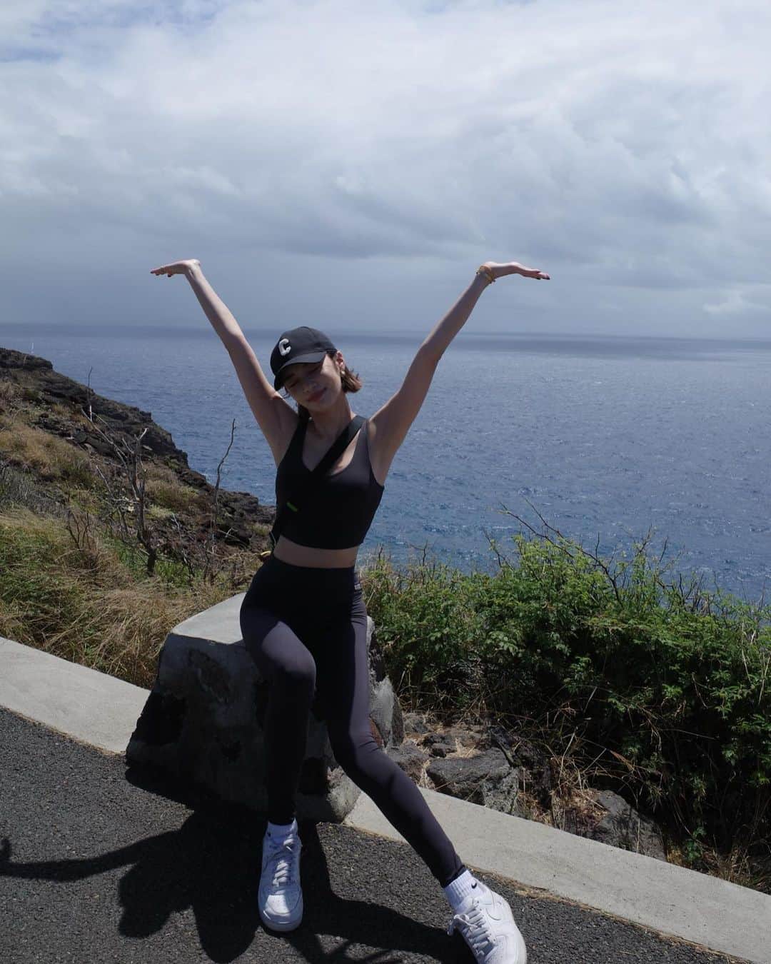 島袋聖南のインスタグラム：「帰国して元の体重に戻すのホント大変だった😅 全て美味しかったので後悔ないけどねw おすすめレストラン載せとく🫶🏽🍹 #未来集団 #ロカヒハワイ #ハワイ #旅行」