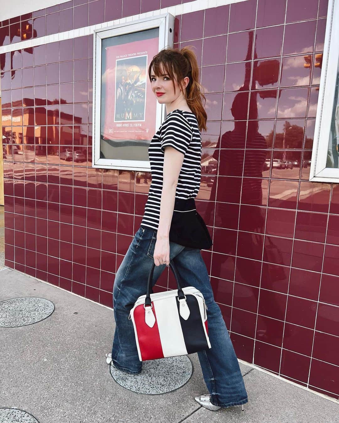 ジェーン・アルドリッジのインスタグラム：「Wearing @commedesgarcons shirt from @2ndstreetusa, @ebdenim jeans, a @thombrowne for @brooksbrothers bag, @casadeiofficial slingbacks, and scent of the day was Rimbaud by Celine 😘」