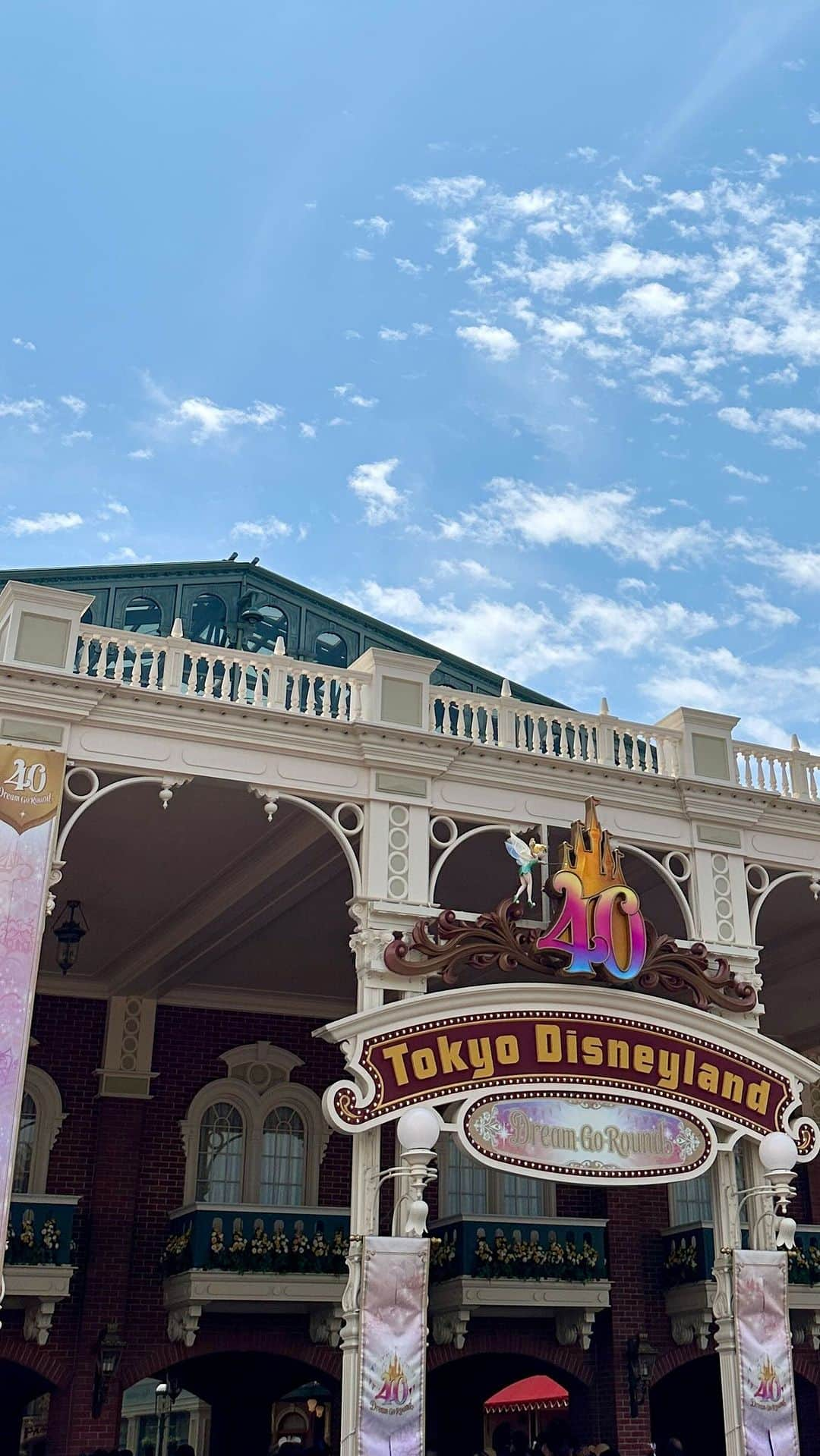 tomoのインスタグラム：「最後まで見てね🙋‍♀️  #ディズニー #ディズニーランド #disney #disneyland」