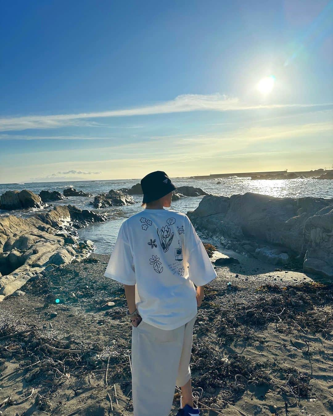 Uさんのインスタグラム写真 - (UInstagram)「sunset view 🩵💐🤍  T-shirt : @iisy_official_  Bottoms : @iisy_official_  Kicks: @nike × @ambush_official  #自然大好き」8月8日 22時33分 - u_antime_