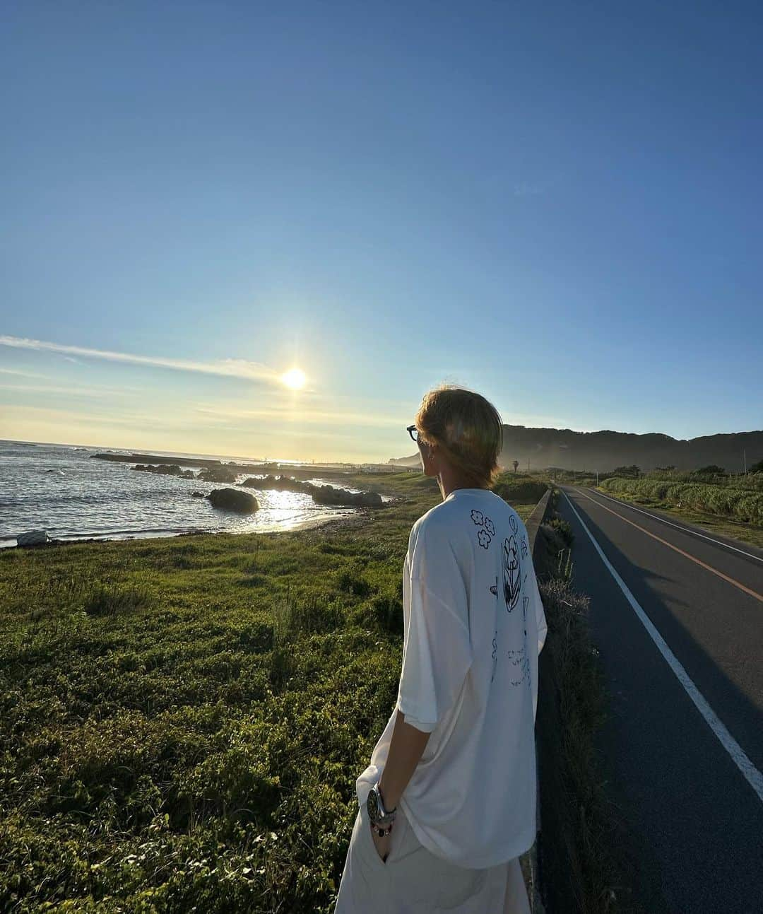 Uさんのインスタグラム写真 - (UInstagram)「sunset view 🩵💐🤍  T-shirt : @iisy_official_  Bottoms : @iisy_official_  Kicks: @nike × @ambush_official  #自然大好き」8月8日 22時33分 - u_antime_