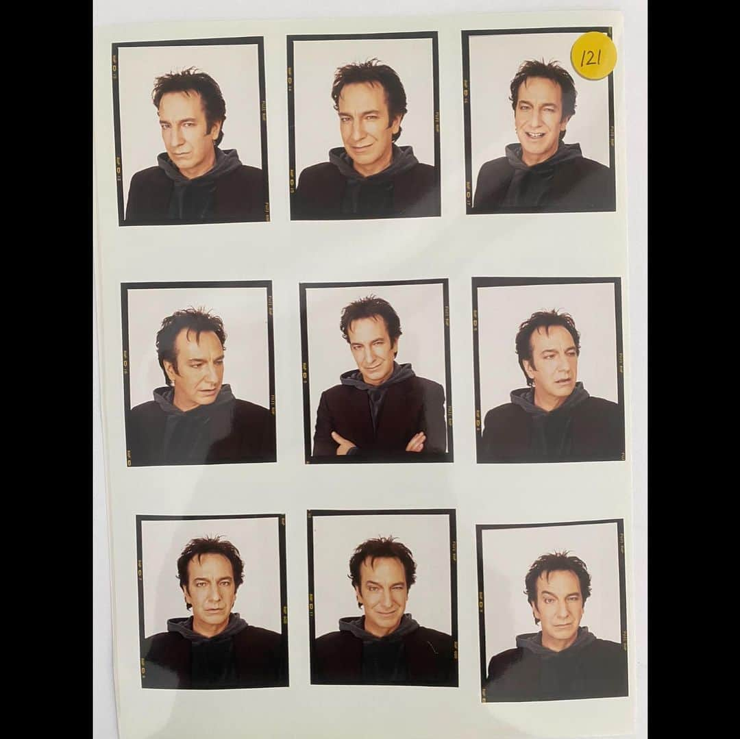 ケヴィン・スミスのインスタグラム：「The Voice of the One True God. Alan Rickman as The Metatron. From the DOGMA poster shoot, 1999. Photos by @darren_michaels_photographic (who shot stills on Dogma and Clerks II).」