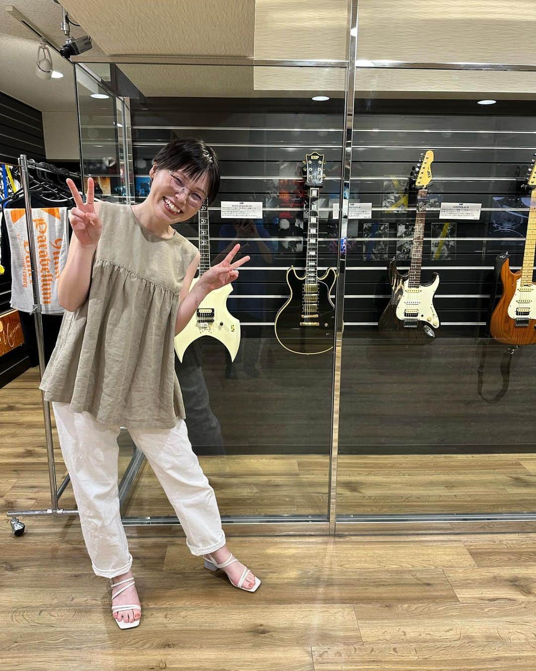 誠子さんのインスタグラム写真 - (誠子Instagram)「高校生のときからの推しバンド。 9mm Parabellum Bullet さん 新曲のジャケット。すごく綺麗🌻」8月8日 22時53分 - seiko_1204
