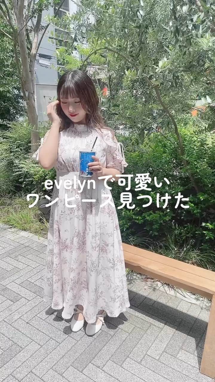 のインスタグラム：「evelynで大人かわいいワンピース見つけました！♡  #オリジナル花柄ロングOP ¥9,800  #evelyn #エブリン #ガーリーコーデ #甘めスタイル #甘めコーデ #清楚コーデ #可愛い  #girly #feminine #パステル #girl #evelynコーデ #フェミニンコーデ #秋物 #秋服 #autumnfashion #ootd #低身長コーデ」
