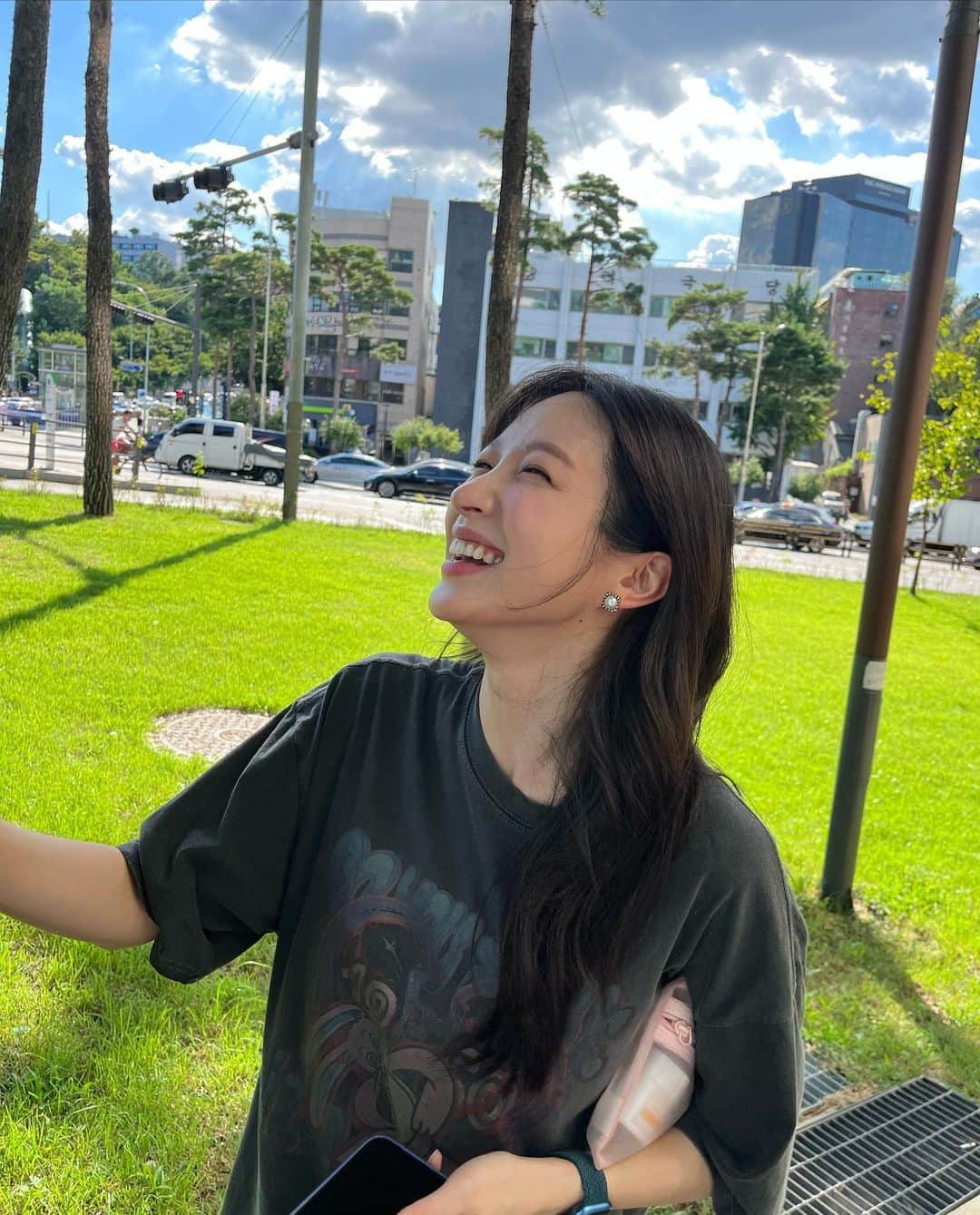ハニのインスタグラム：「날씨가 좋으면 행복할 수밖에」