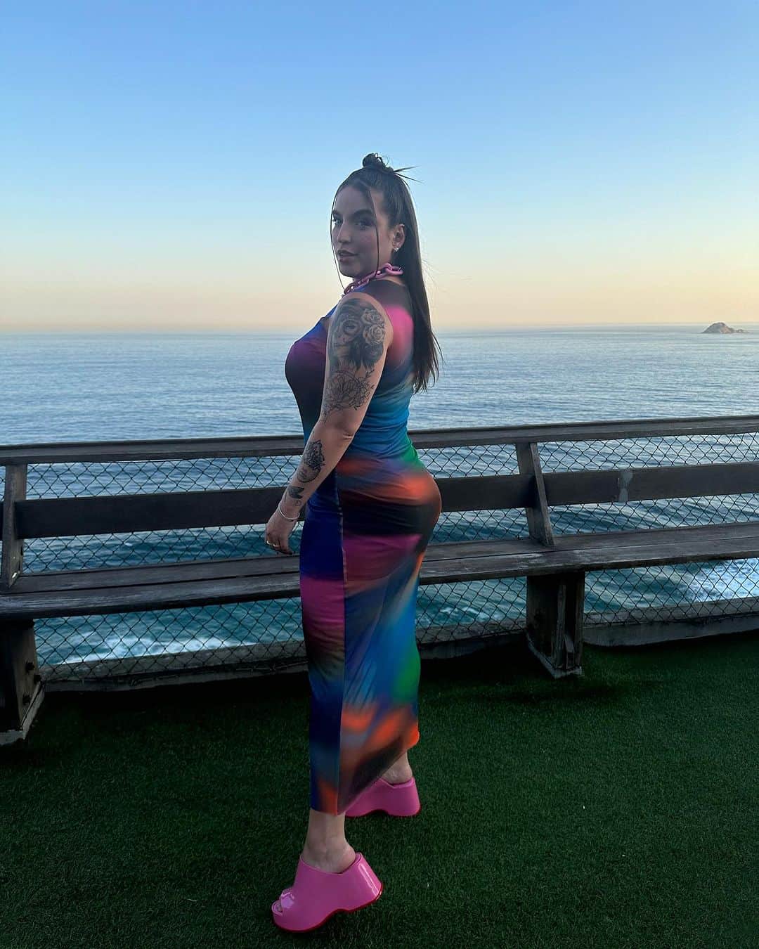 Bruna Unzuetaのインスタグラム：「Look de ontem 🌈」