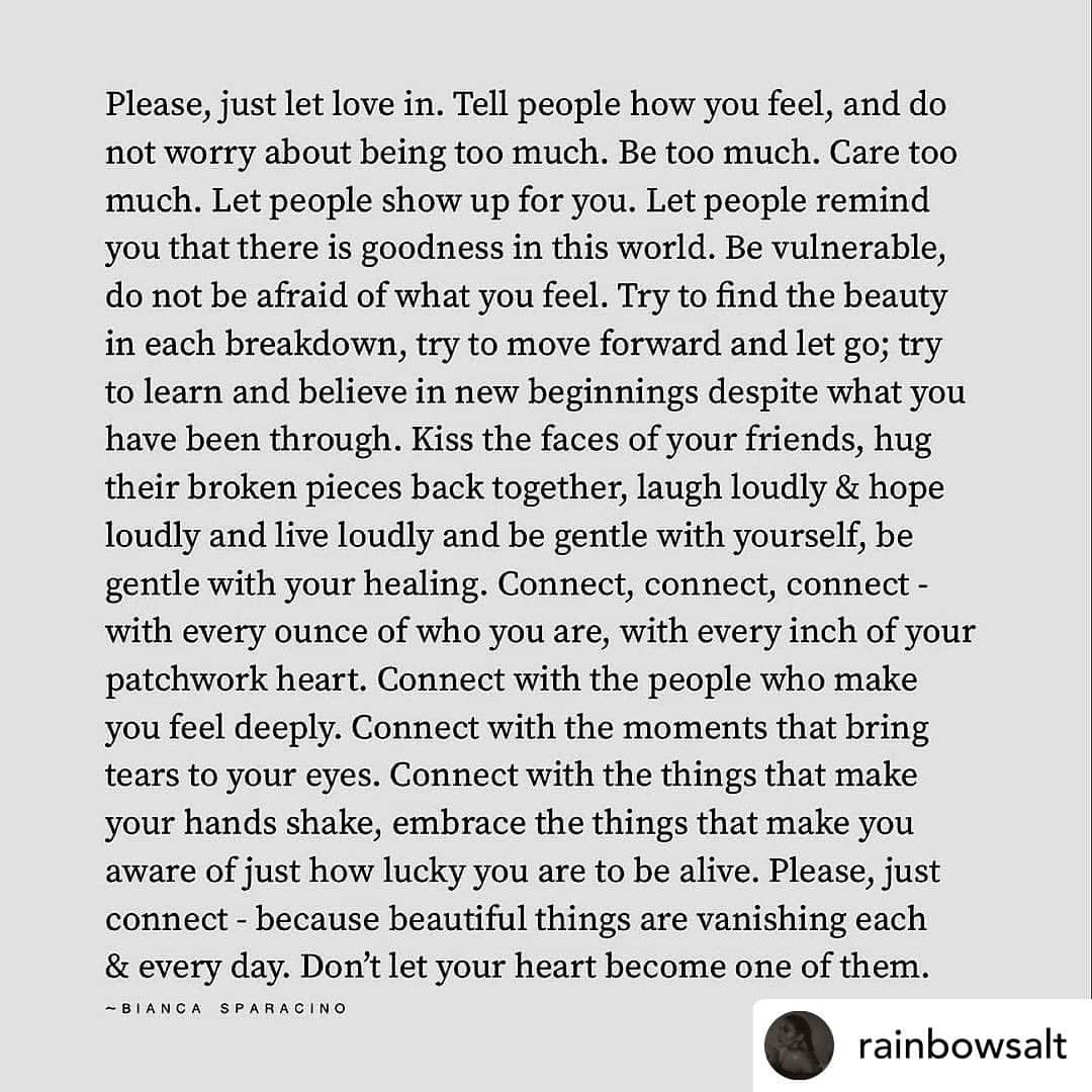 レイチェル・レフィブレのインスタグラム：「In a world where “us vs them” is made to feel normal, THIS. EVERYDAY. ♥️」
