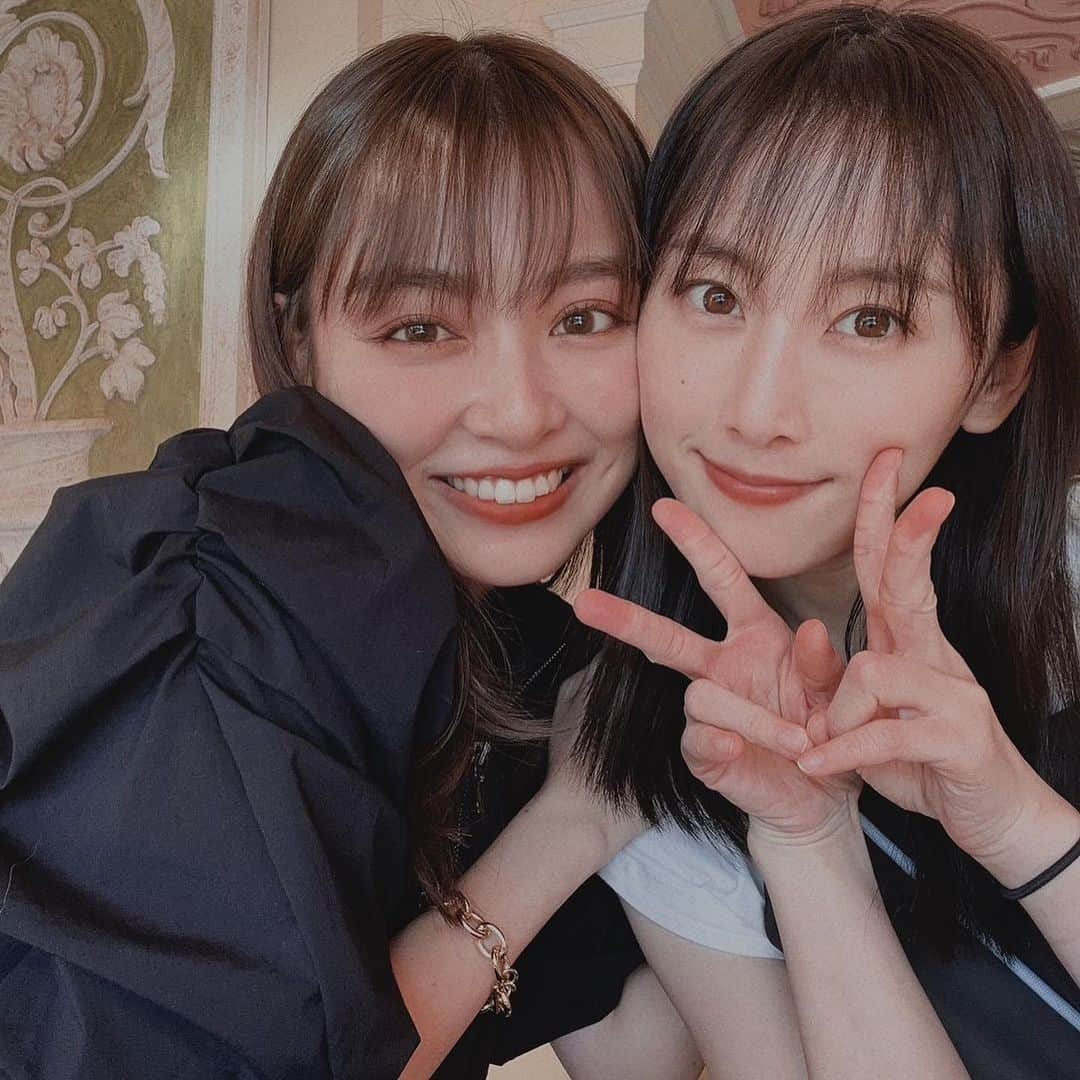 松井玲奈のインスタグラム：「らぶなりおちん🩷　 一緒にバナナのティラミス食べました。 コーヒー✖️キャラメリゼバナナは大人のバナナスイーツでした✨」