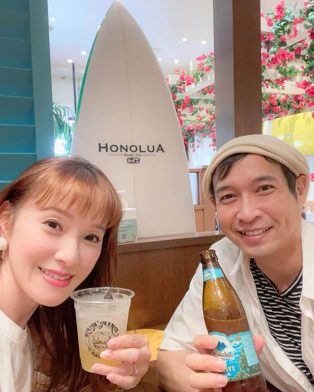 美乃杏花のインスタグラム：「☆ 2023年8月8日。  21年目の結婚記念日✨  出会って24年🙄 月日が経つのが恐ろしく早い(笑)  ここまで気を遣わなくて 私を笑わせてくれる人は 人間界にはいないでしょう(笑)  これからも 死ぬまで私を笑わせて下さい🤣  今日はお互い仕事なので 昨日前祝いでお出かけしました！  三田のアウトレット行って、ランチして、歩き疲れてお茶して、ハーバーランドumieに移動して、串カツ食べ放題(笑) (串カツの食べ放題って若い子ばっかりね〜😅私らお店で一番年寄りでしたわ笑) 食べ過ぎで、死ぬかと思いました🤣  夏バテしないように！ という名目で 毎日よく食べてます😅 お陰さまで めちゃくちゃ元気です(笑)  #結婚記念日 #8月8日 #21周年 #元宝塚歌劇団 #宝塚og #美乃杏花」