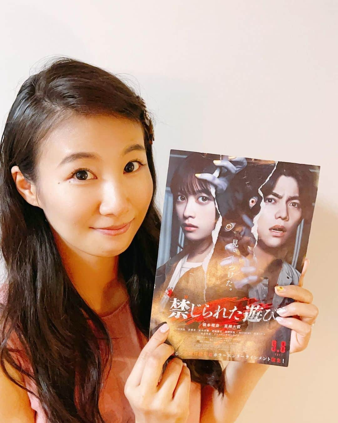 島津久美子のインスタグラム：「9月8日(金)に公開予定の映画「禁じられた遊び」のマスコミ試写会にご招待いただきました* 🎬 私が今までにみたホラー映画で1番印象に残っている作品は「リング」なのですが、その#中田秀夫 監督がメガホンをとったということで、期待度抜群！ さらに暑さ対策としても、楽しみに試写会にうかがわせていただきました😊  ゾクっとさせられるシーンの数々に 体の内側から涼を感じることができ 確かに暑い日にホラー映画はおススメですね🥹☀️👍  ただ怖いだけでなく、人間の執念や感情について考えさせられる部分や、クスッと笑ってしまうような場面もあり… ホラー映画ながらも色々な意味で楽しませていただきました‼︎ 映画#禁じられた遊び  まだまだ暑さが残る9月8日に公開です‼︎  最後まで見逃せない展開の連続ですよ😆🎬✨ #PR #禁じられた遊び #東映映画 #試写会 #マスコミ #アナウンサー #ホラー映画 #橋本環奈 さん#重岡大毅 さん #エロイムエッサイム #おもこわ #映画鑑賞」