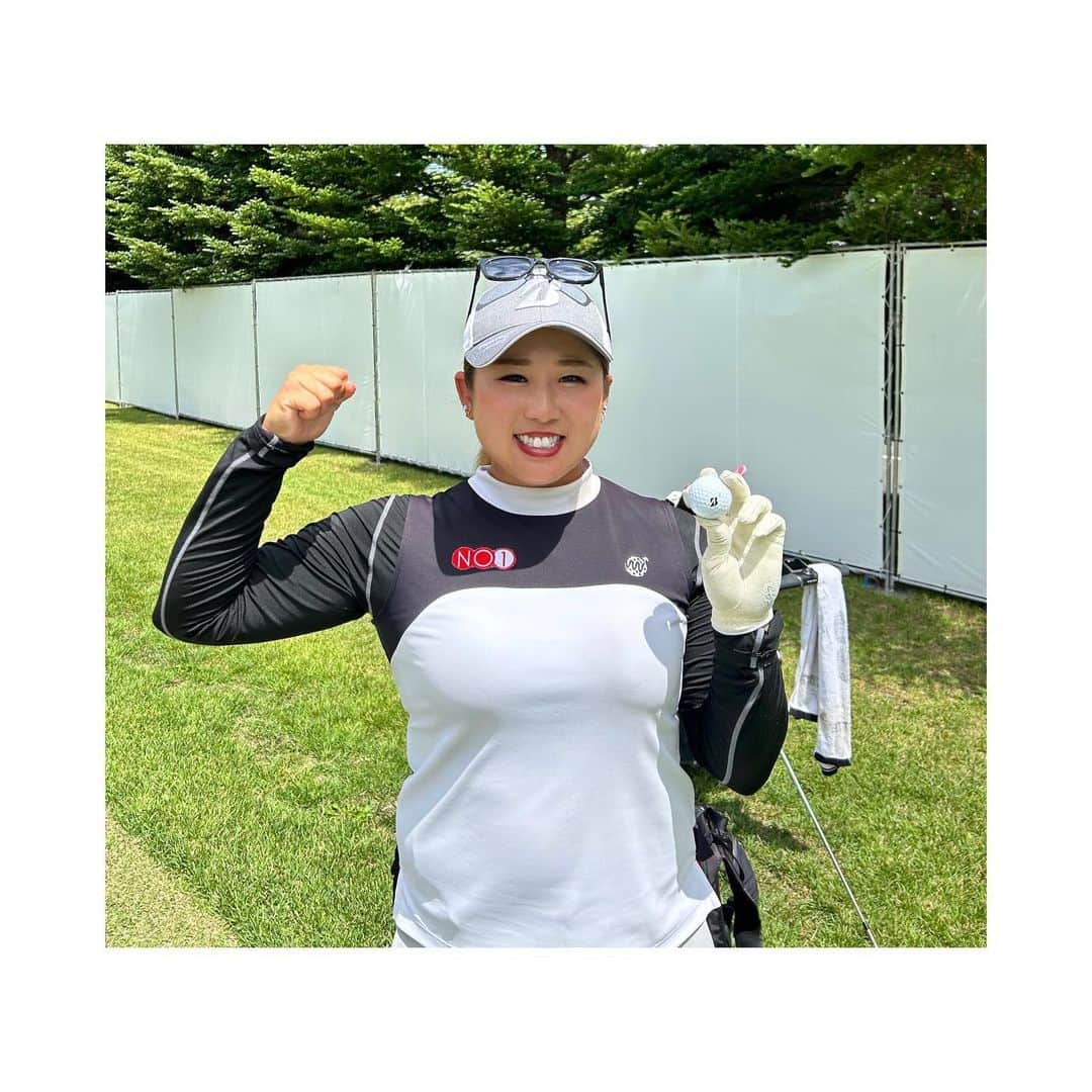 照山亜寿美のインスタグラム：「「プロモーション」  ブリヂストンゴルフの新しいTOUR B JGRボールが新発売になりました！ BIGマッスルコアでタメて弾く大きな飛びがより進化。 デカ飛びマッスル！ 是非お試しください！  #ブリヂストンゴルフ　#TOURBJGR #デカ飛びマッスル」