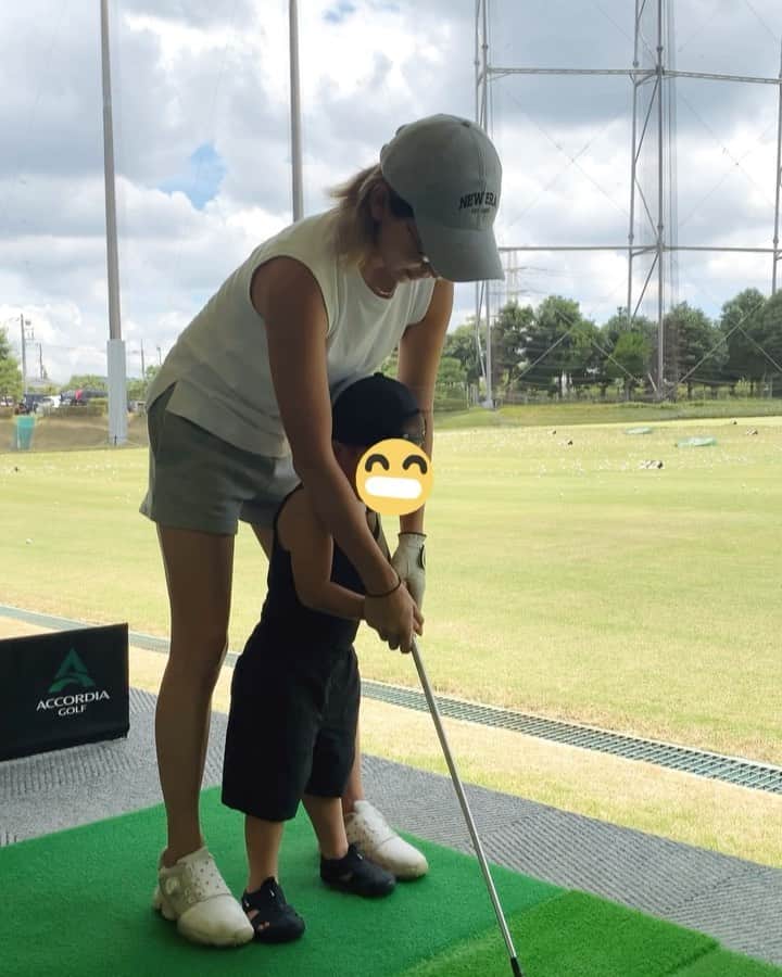 のインスタグラム：「. . 👦🏻と。  もうすぐ3歳だけど、 私はこれくらいの頃から始めたんだな〜と。  #golf #ゴルフ」