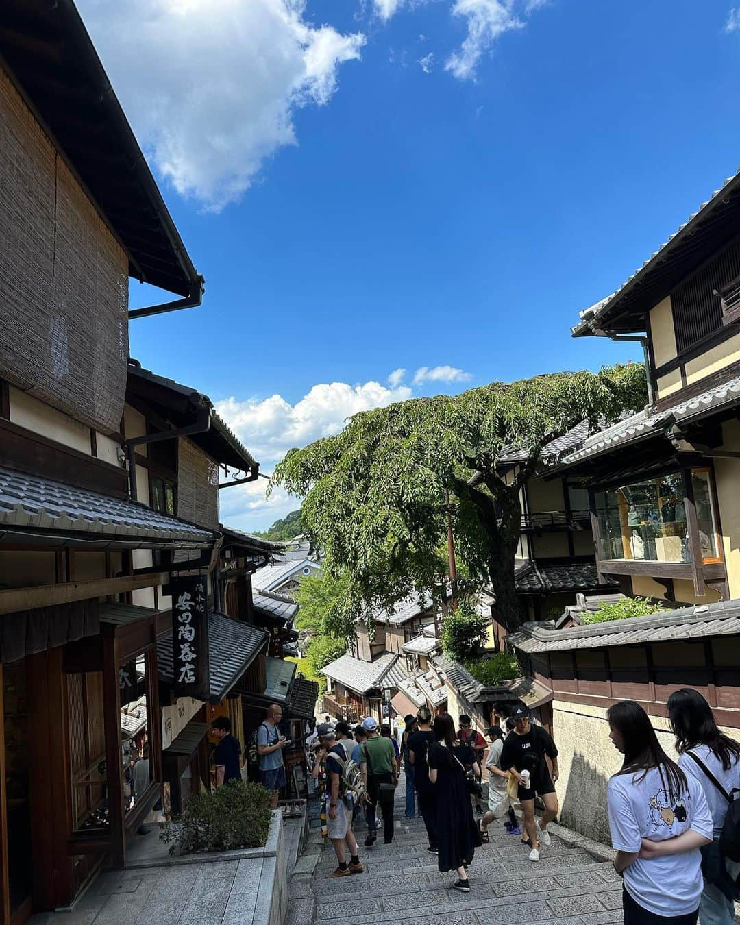 立澤香奈さんのインスタグラム写真 - (立澤香奈Instagram)「夏の思い出① 今年の夏は何処へ行っても 暑すぎて汗だくだなぁ…  #京都旅行#清水寺#三年坂#二寧坂#一念坂#五重の塔」8月8日 15時35分 - kana_tatsuzawa