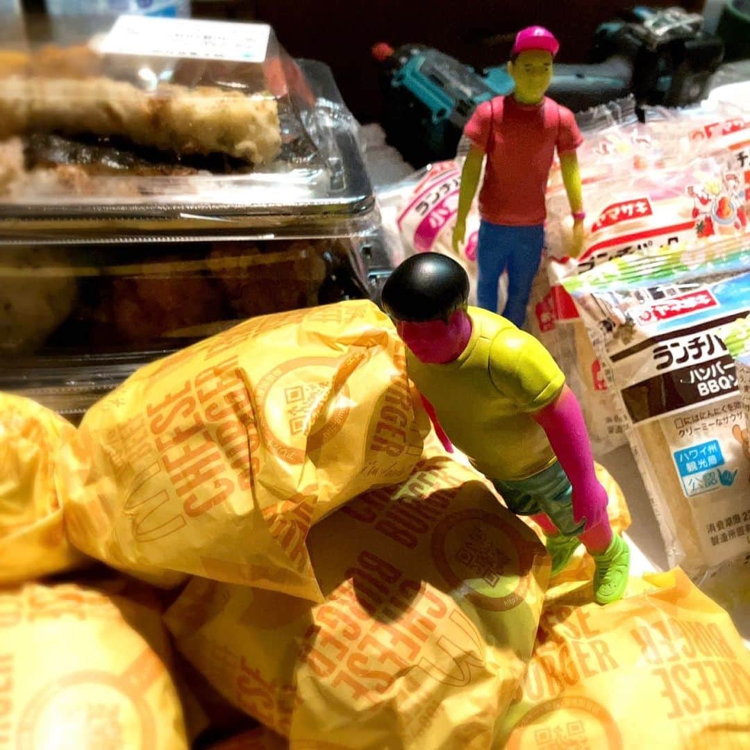 バナナマンさんのインスタグラム写真 - (バナナマンInstagram)「. bananaman live 2023 O LIVE配信チケット発売中  <アーカイブ配信期間＞ 2023年8月6日（日）18:00～ 8月8日(火)23:59まで  配信チケットの販売は本日19:00までとなります。 ※ご視聴期限は本日23:59まで  詳しくは下記よりご確認ください。  https://l-tike.zaiko.io/e/bananamanlive2023  #bananaman  #bananamanlive  #バナナマン  #バナナマンライブ」8月8日 15時38分 - bananaman_goods_official