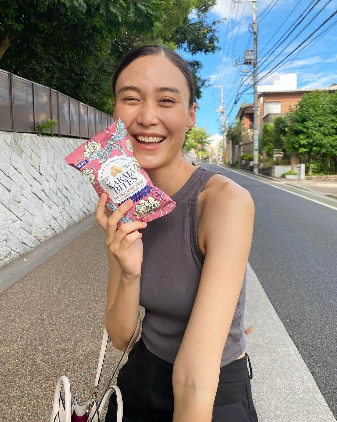 タヤネさんのインスタグラム写真 - (タヤネInstagram)「最近お気に入りのおやつ @karmabites.japan 😋  ヘルシースナックだから嬉しい！  ピンクソルト味、シンプルで好き💗  @kaldicoffeefarm で買えるよ〜✨」8月8日 15時41分 - thayaneinazu