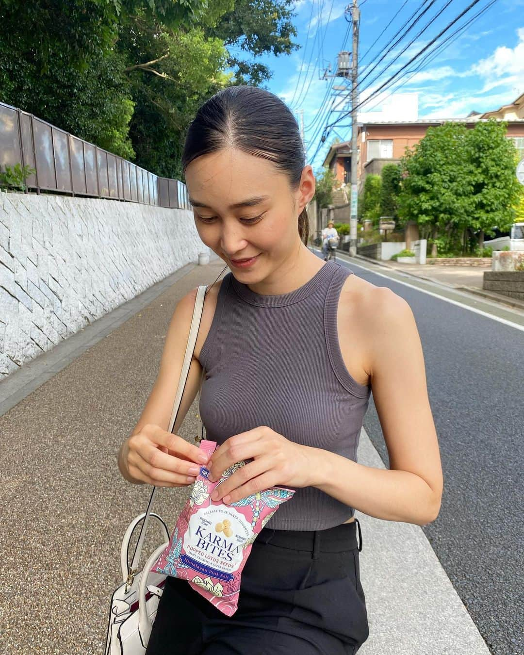 タヤネさんのインスタグラム写真 - (タヤネInstagram)「最近お気に入りのおやつ @karmabites.japan 😋  ヘルシースナックだから嬉しい！  ピンクソルト味、シンプルで好き💗  @kaldicoffeefarm で買えるよ〜✨」8月8日 15時41分 - thayaneinazu