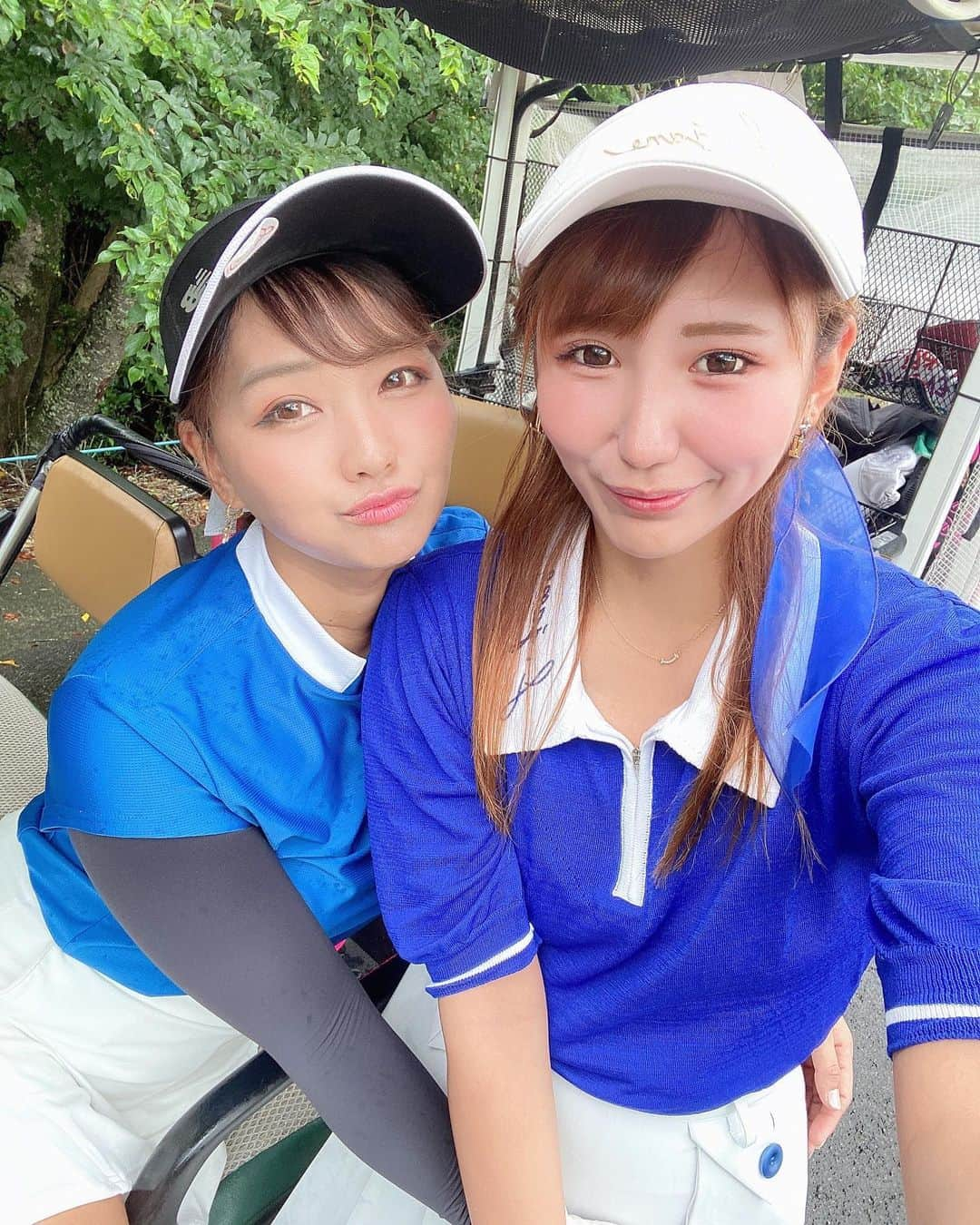 MIKIのインスタグラム：「久しぶりのえりちゃんとツーサム🩵 久しぶりの岬ゴルフ⛳️まさかの雨で海ぼやけてる！笑 たまたまブルーコーデ被った😍 朝から車ではしゃぎすぎて道間違えて ずーっと喋ってて昼休憩も1時間半でも早すぎ！ずっと下ネタやったんかな。爆笑🩷🩷🩷 休憩2時間くれ🤣💙笑 メガジョッキ🍺呑んだ🤤 えりちゃんゴルフうますぎた⛳️😘✨ みきは、またシャンク病で泣いた🫠 前半45の後半死亡🫣笑  #ゴルフ女子 #ごるふ女子  #関西ゴルフ女子 #関西ゴルファー  #ゴルフ女子と繋がりたい  #ごるふすきな人と繋がりたい  #ゴルフスタグラム #golfstagram  #ゴルフ上手くなりたい  #スイング動画」