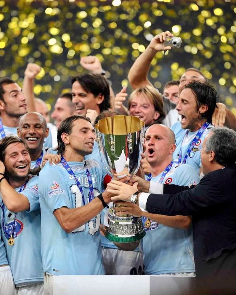 SSラツィオのインスタグラム：「🗓️ 08.08.2009 🏆 Pechino è biancoceleste: alziamo al cielo la nostra terza Supercoppa italiana!  #AvantiLazio 🦅」