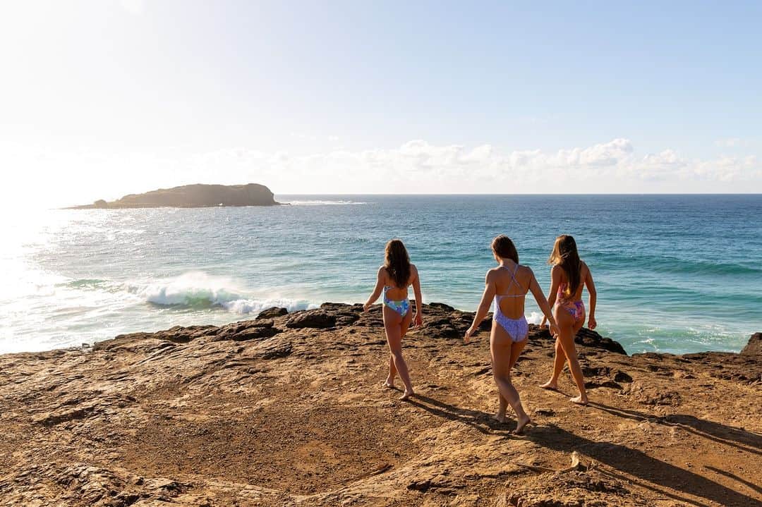 JOLYN Swimwearのインスタグラム：「Behind the scenes of our most recent shoot ... What a day, what a backdrop 😍 Shop our latest prints online now! 🌊🌴 // #jolynaustralia  📸 @calinjjones @rosejonesmoments」