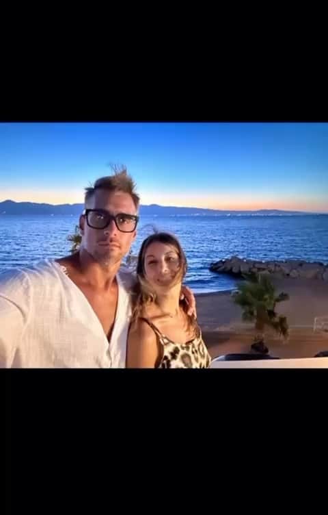 ヘルマン・デニスのインスタグラム：「Hoy es el cumple de ella si de ella, una mamá ejemplar una compañera de vida inigualable una esposa con todas las letras y una mujer especial q no existe en este planeta🫶🫶🫶 gracias por darme la posibilidad de poder estar a tu lado y recorrer este camino juntos… te amo y te amare eternamente @nataliaperalta__」